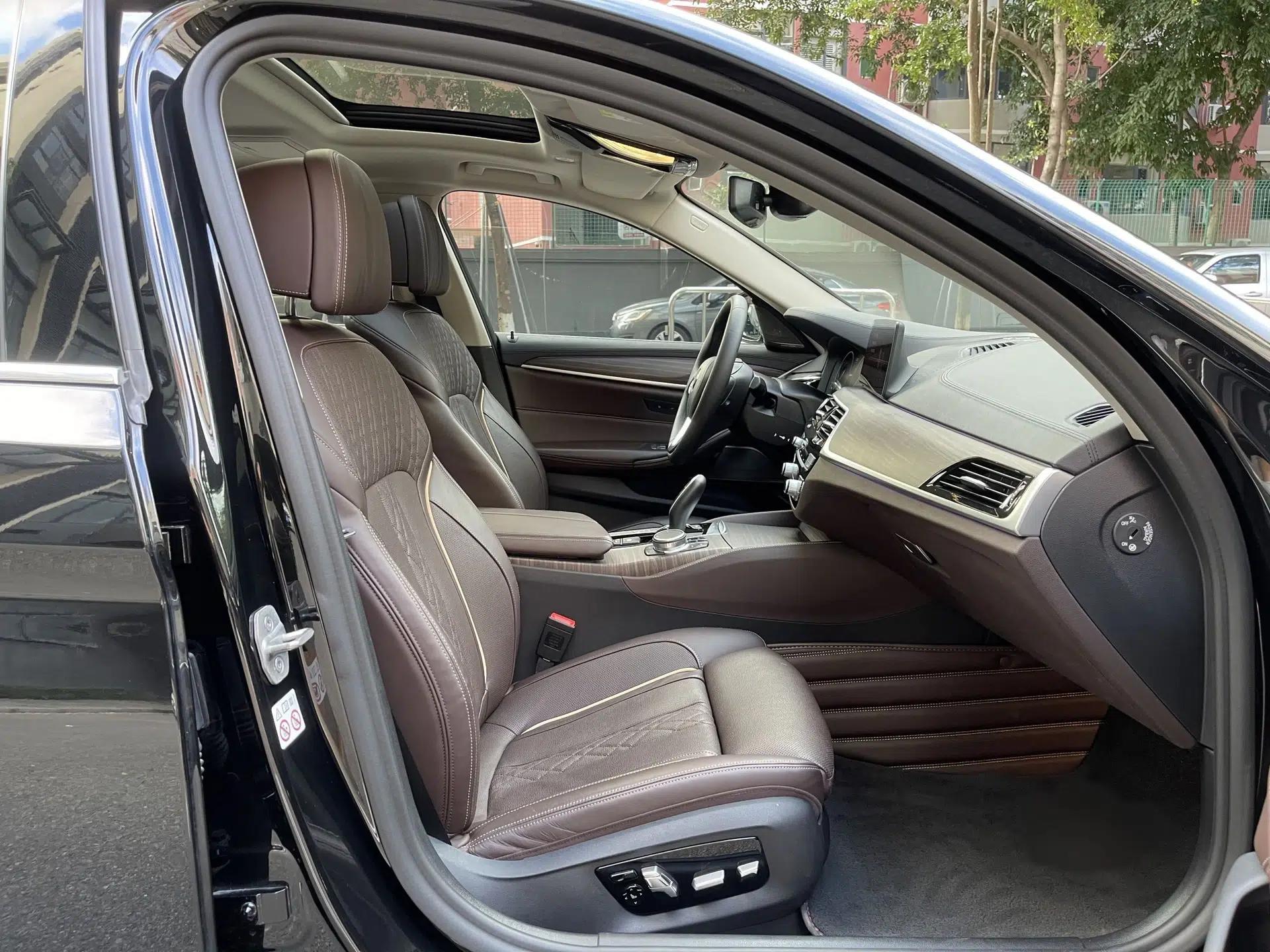 BMW 5 Series New Energy 2019 Updated 530Le Pioneer Edition — миниатюра 34
