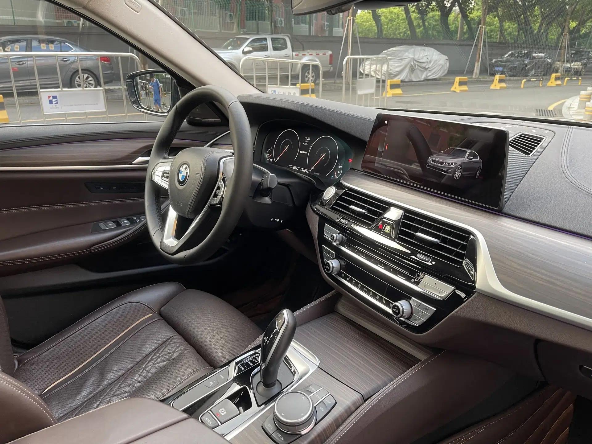 BMW 5 Series New Energy 2019 Updated 530Le Pioneer Edition — миниатюра 35