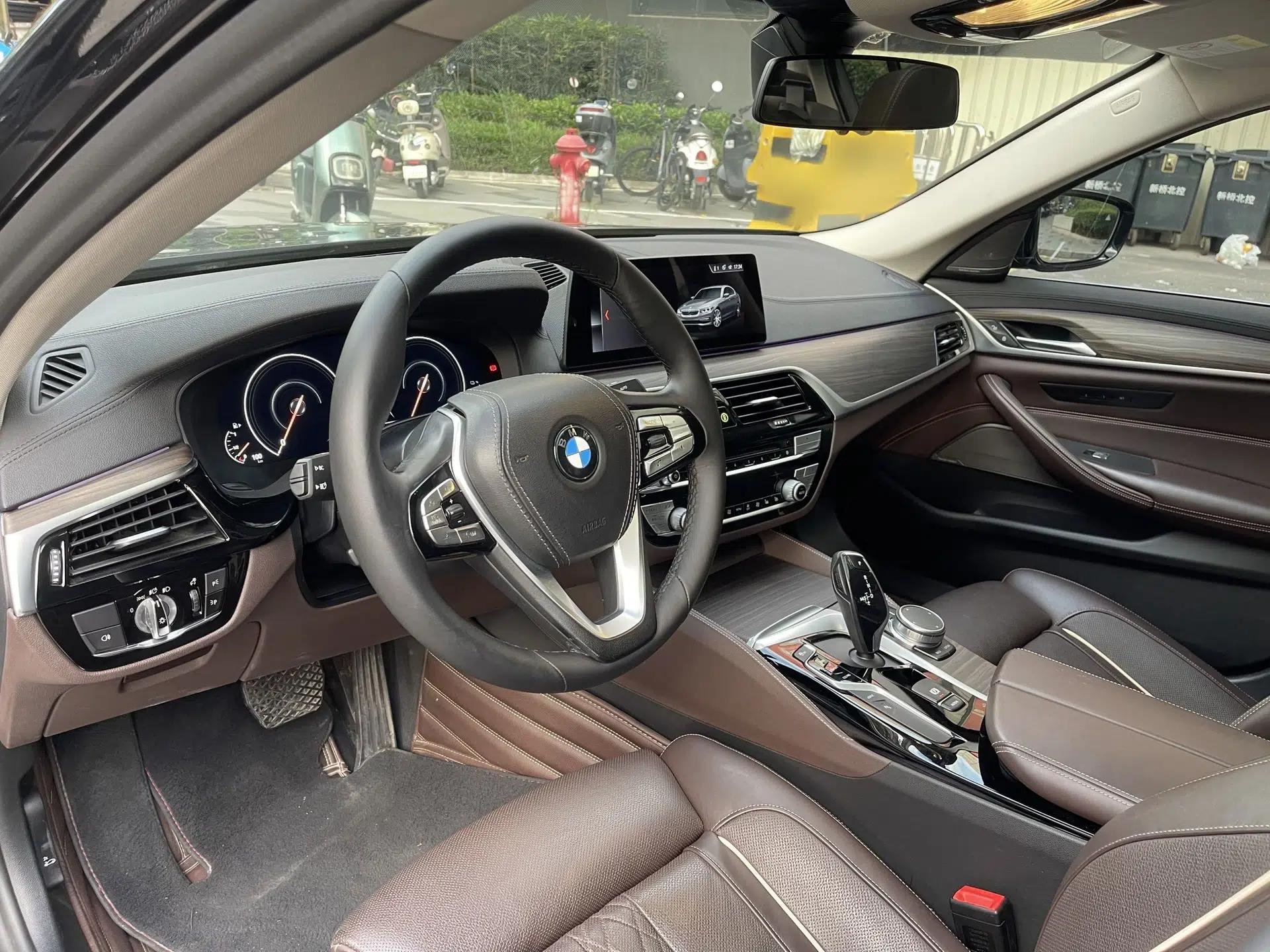 BMW 5 Series New Energy 2019 Updated 530Le Pioneer Edition — миниатюра 37