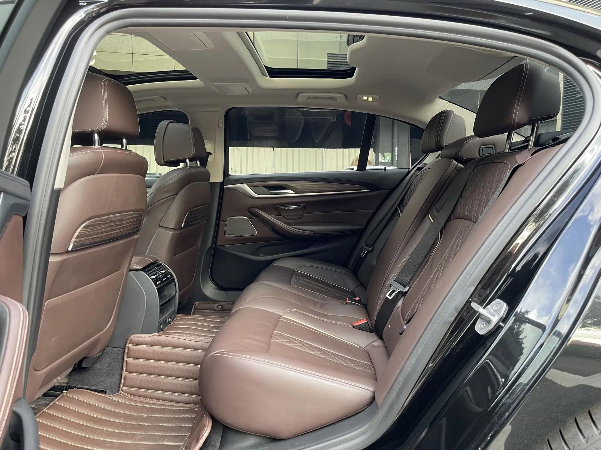 BMW 5 Series New Energy 2019 Updated 530Le Pioneer Edition — миниатюра 40