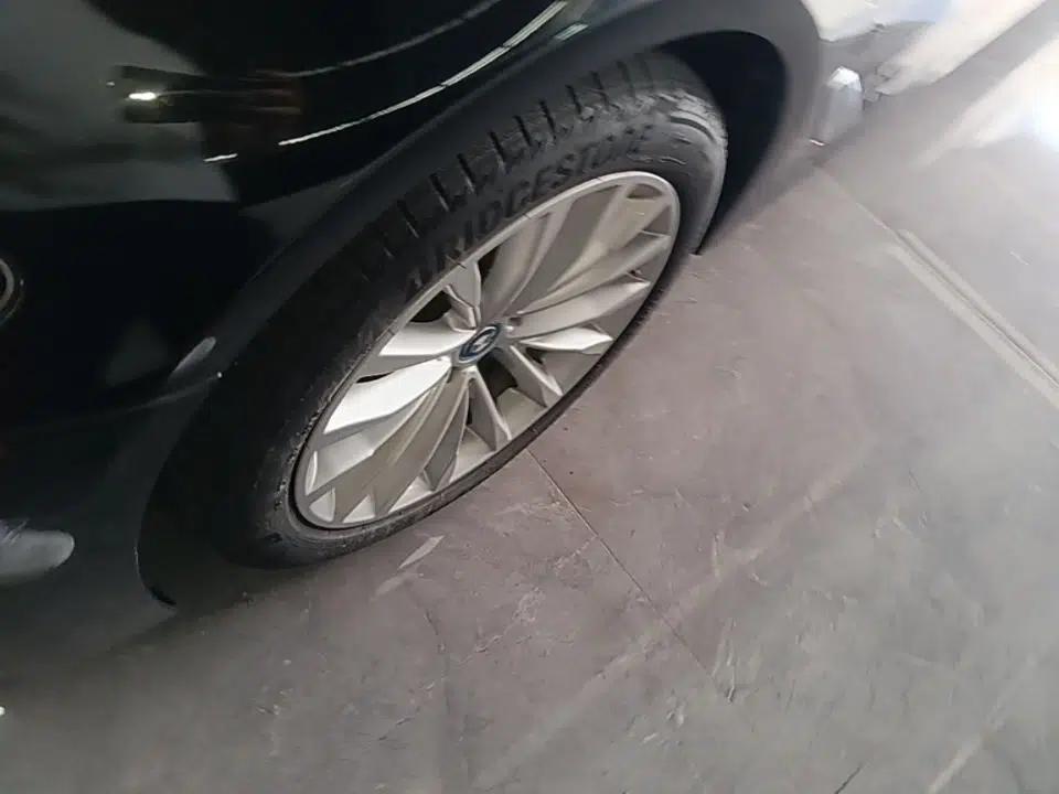 BMW 5 Series New Energy 2019 Updated 530Le Pioneer Edition — миниатюра 10