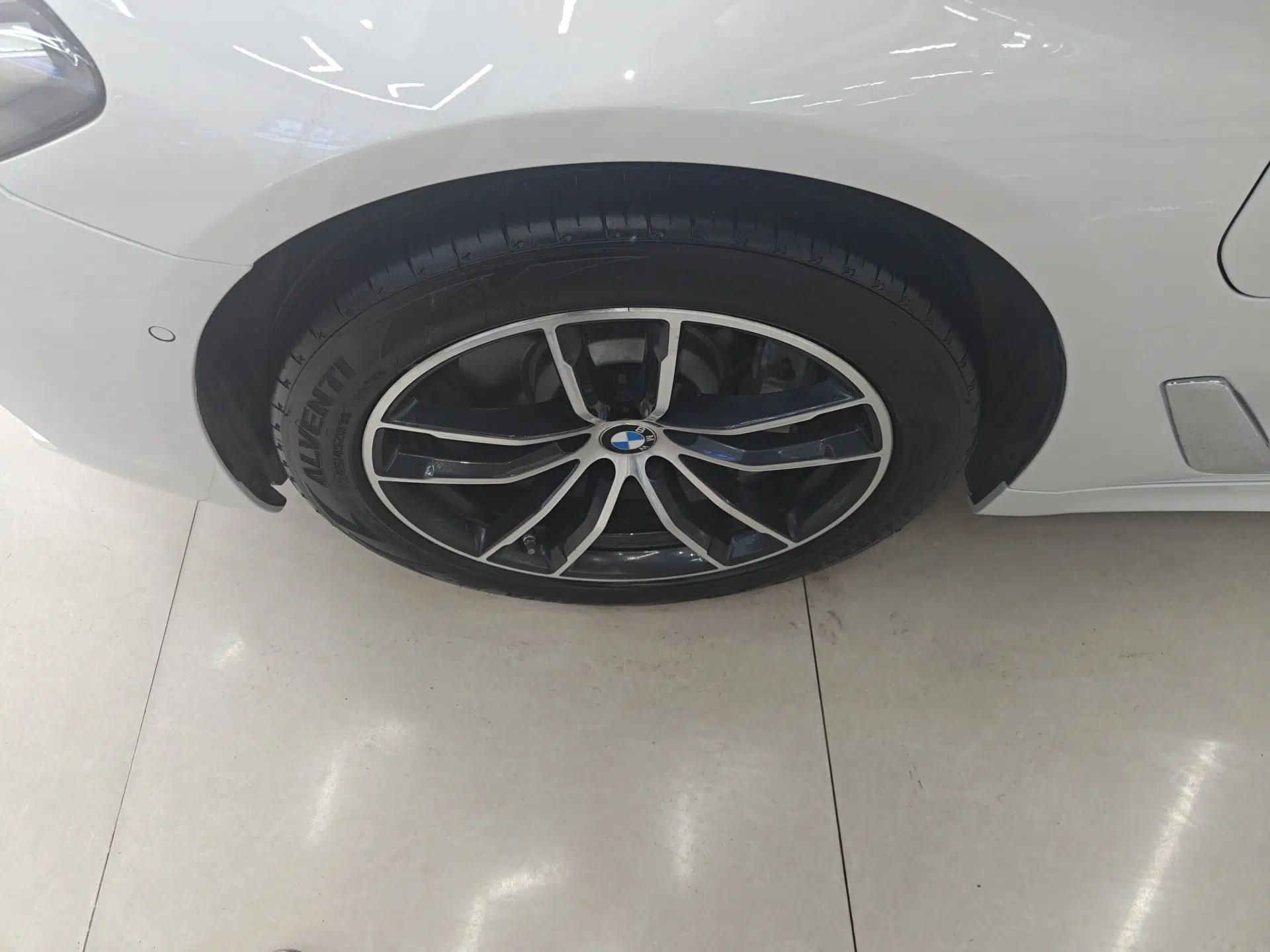 BMW 5 Series New Energy 2022 535Le M Sport Package — миниатюра 10