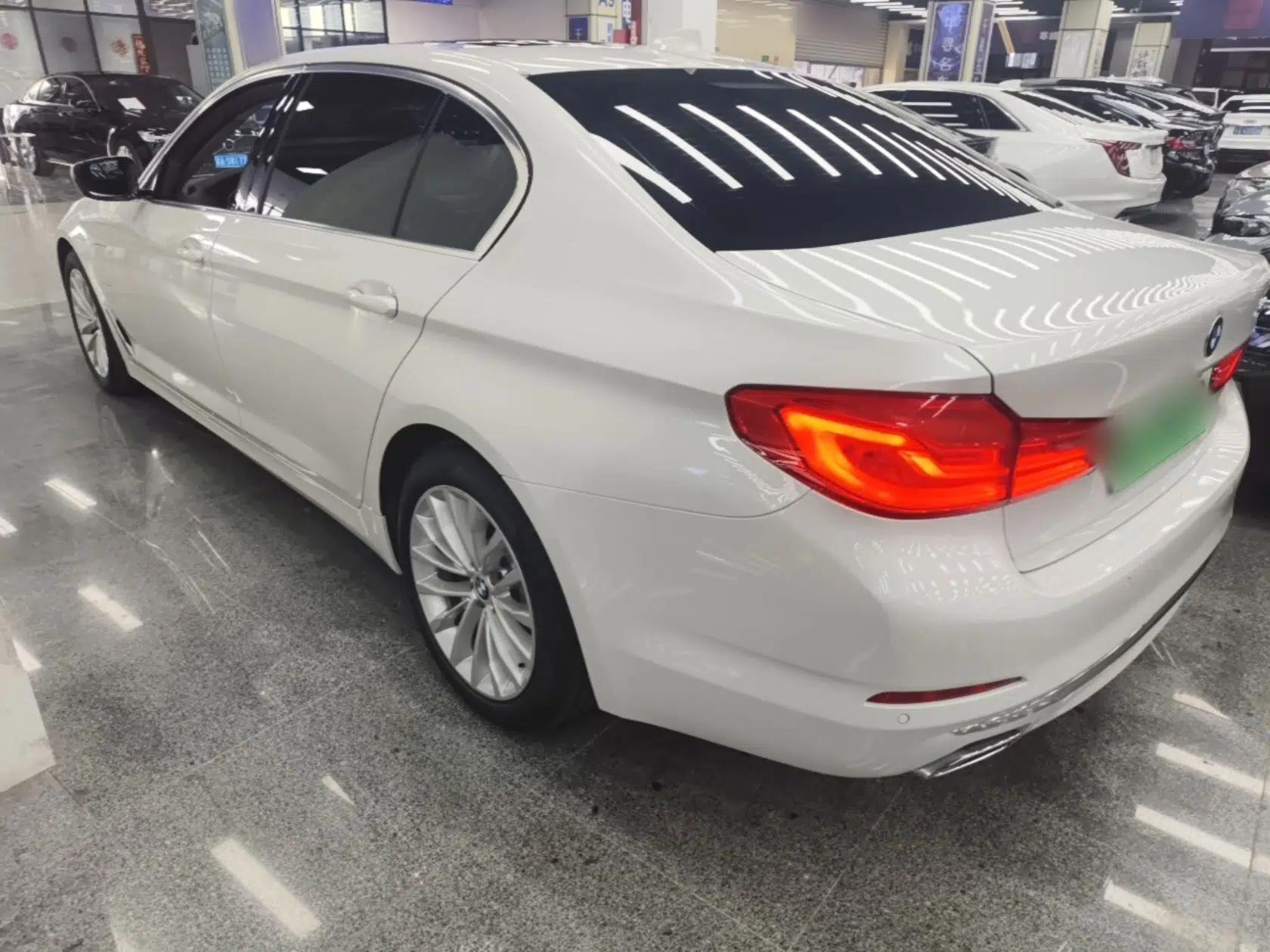 BMW 5 Series New Energy 2020 Mileage Upgrade Version 530Le Luxury Package — миниатюра 4