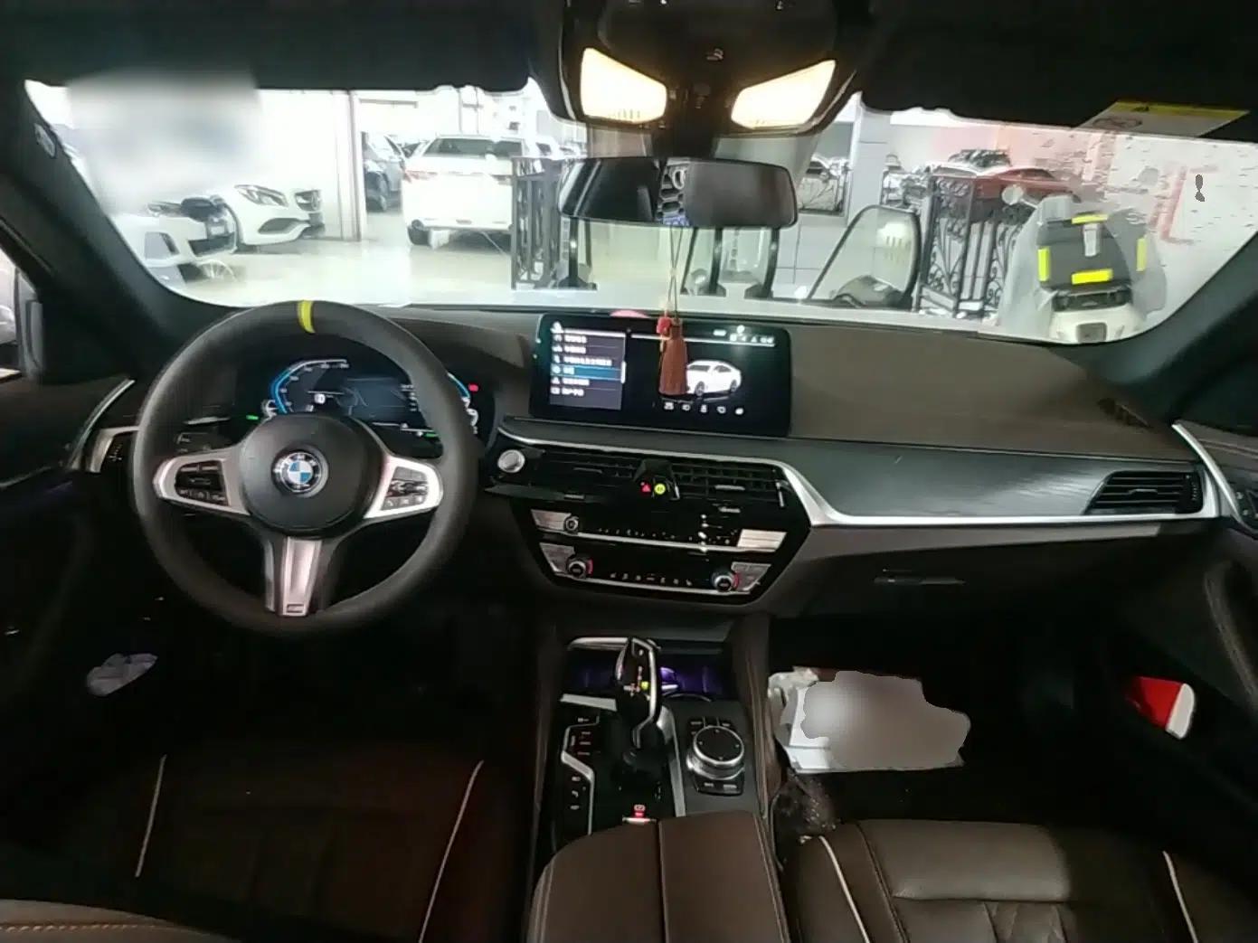 BMW 5 Series New Energy 2021 535Le M Sport Package — миниатюра 17