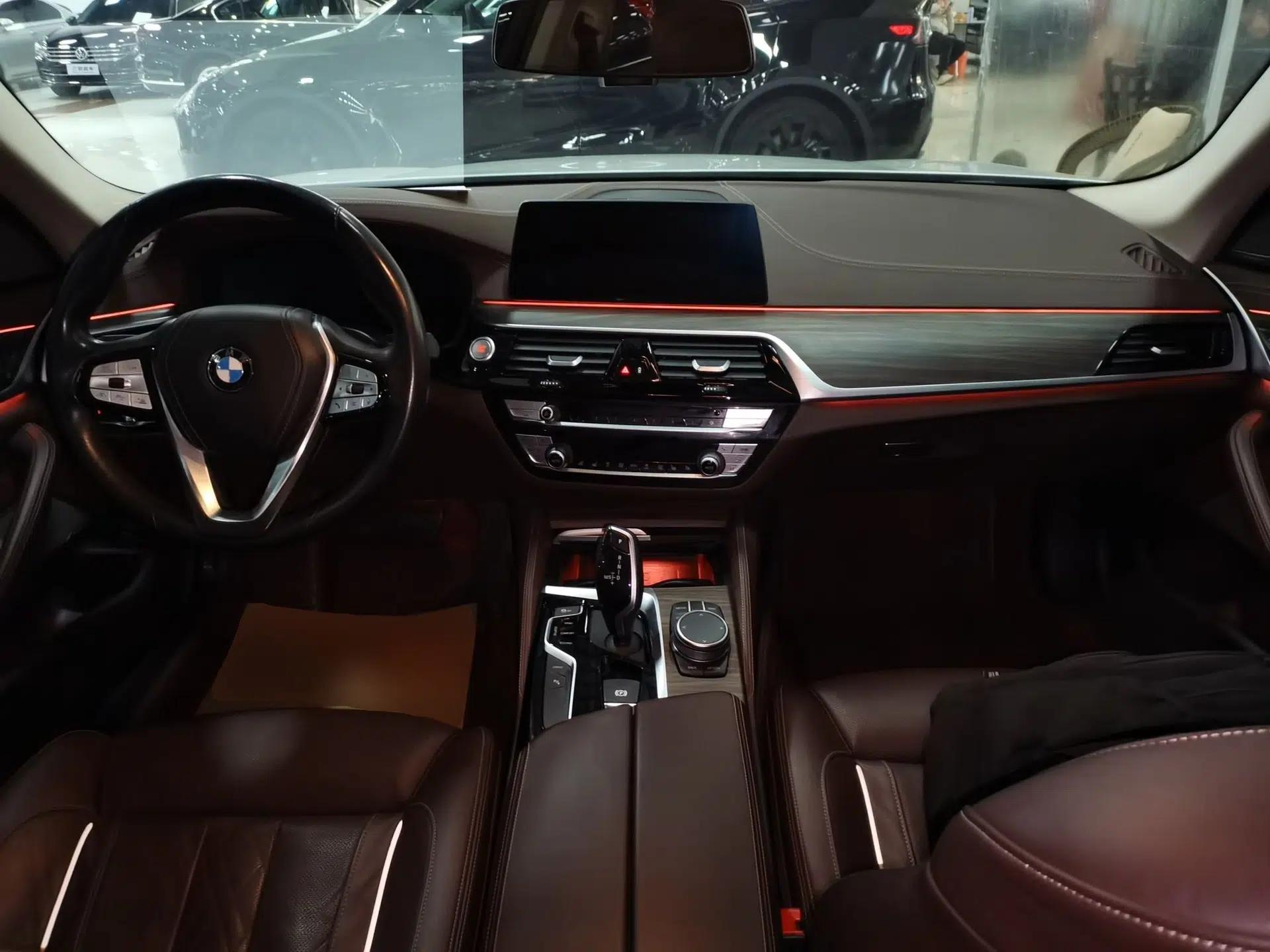 BMW 5 Series New Energy 2020 Mileage Upgrade Version 530Le Pioneer Edition — миниатюра 12