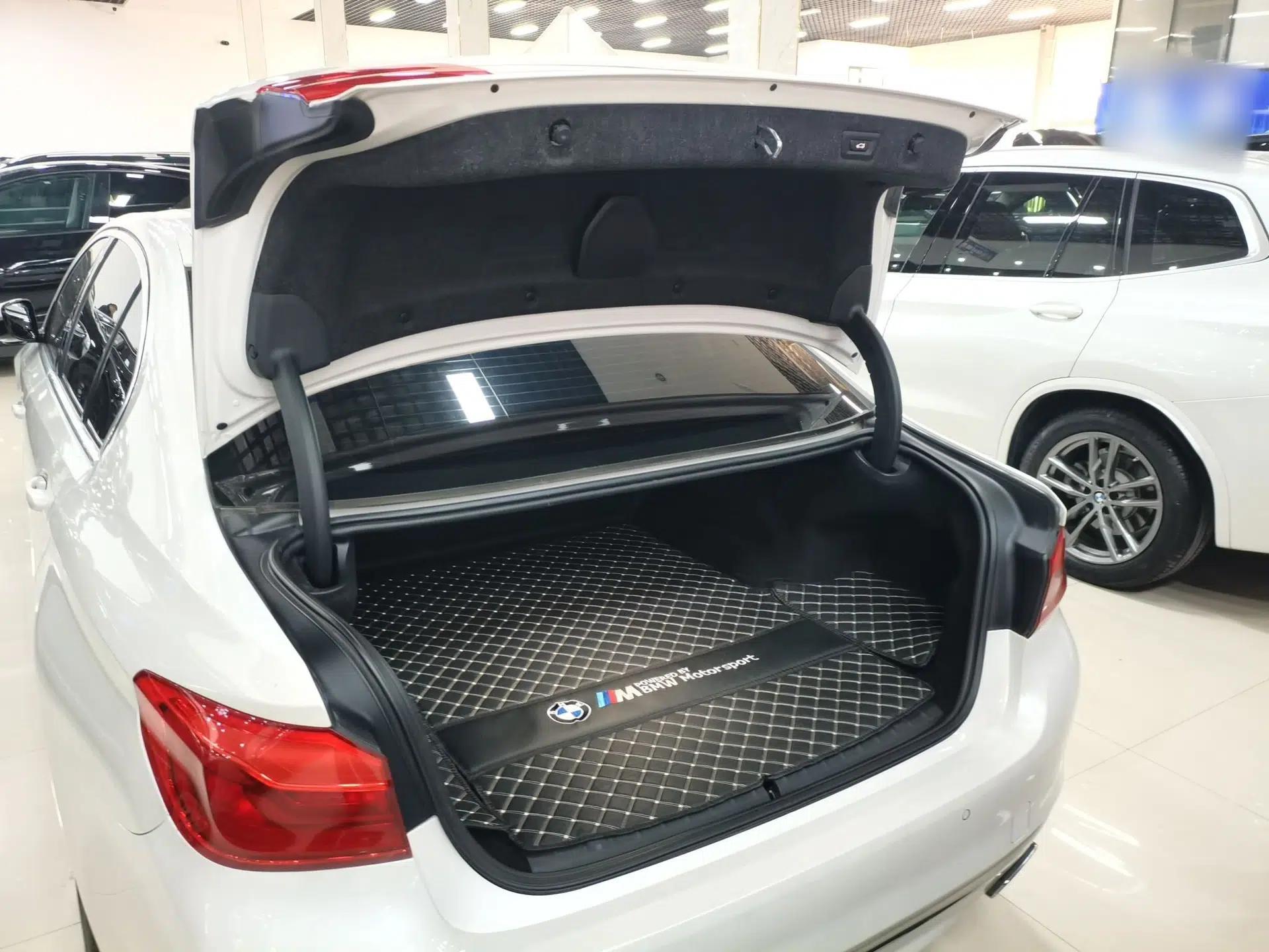 BMW 5 Series New Energy 2020 Mileage Upgrade Version 530Le Pioneer Edition — миниатюра 22