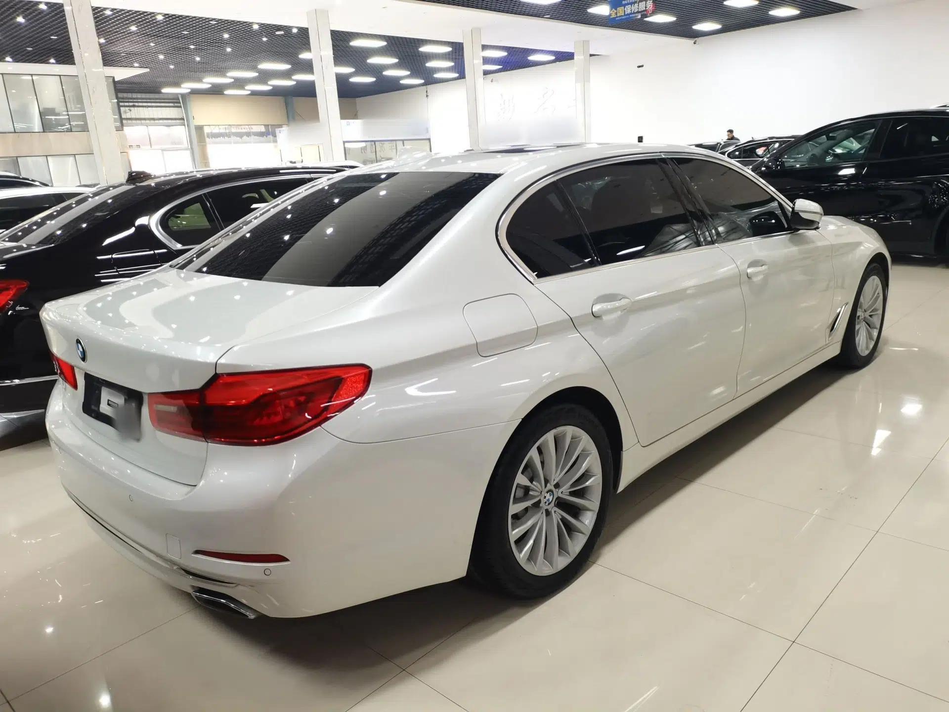 BMW 5 Series New Energy 2020 Mileage Upgrade Version 530Le Pioneer Edition — миниатюра 4