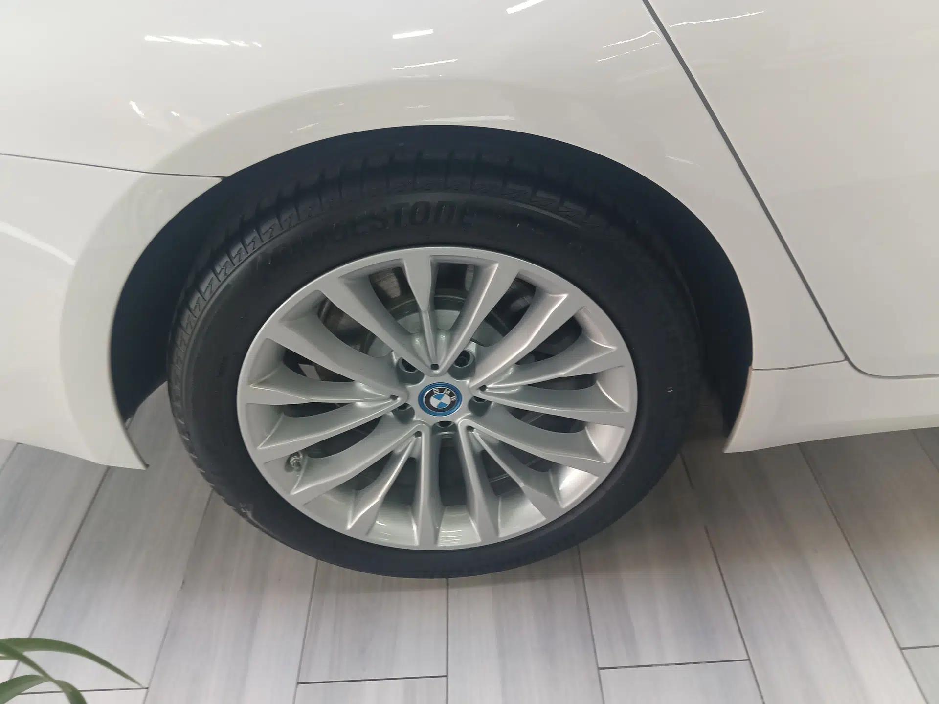 BMW 5 Series New Energy 2019 Updated Version 530Le Luxury Package — миниатюра 11