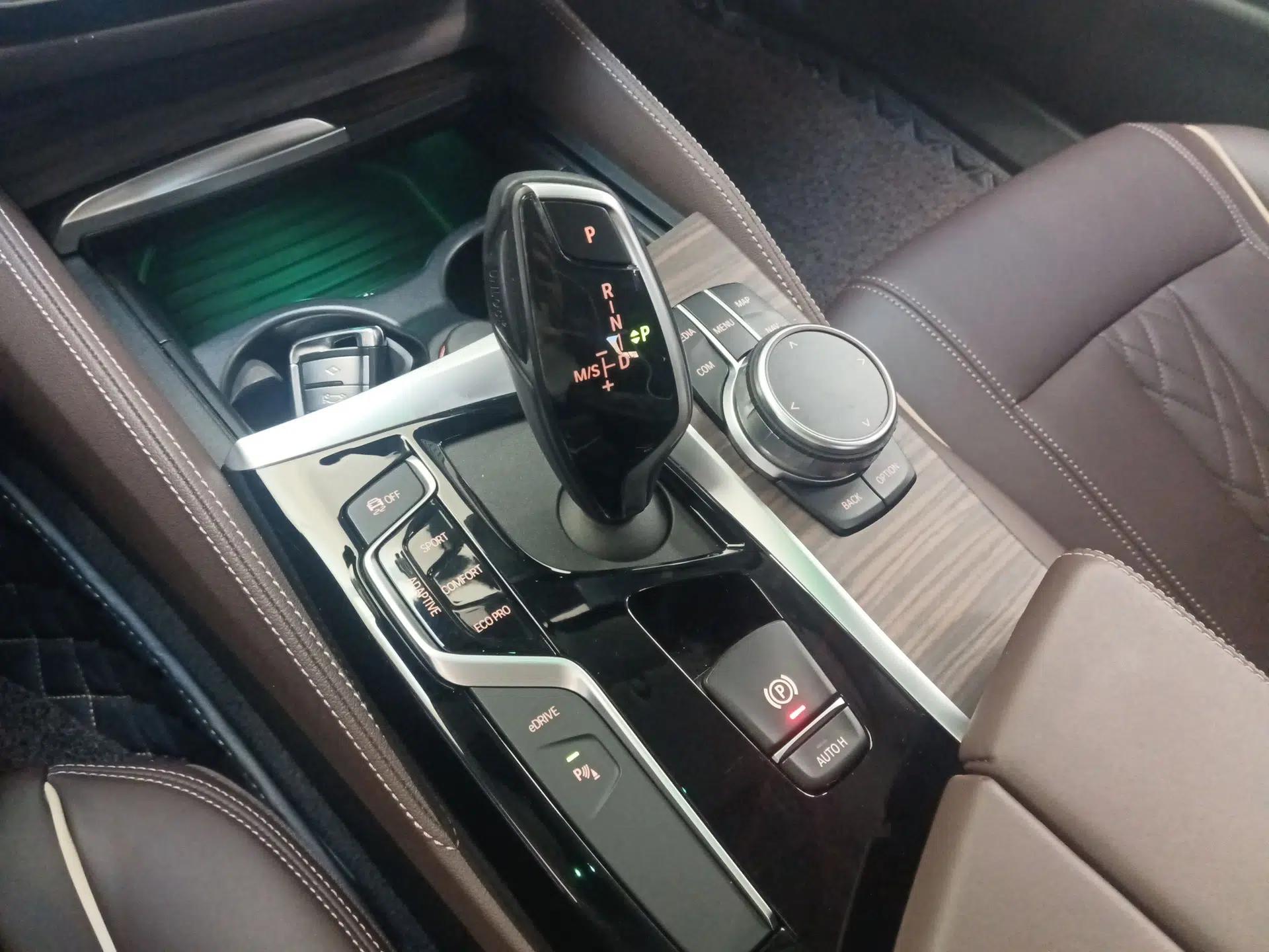BMW 5 Series New Energy 2019 Updated Version 530Le Luxury Package — миниатюра 16