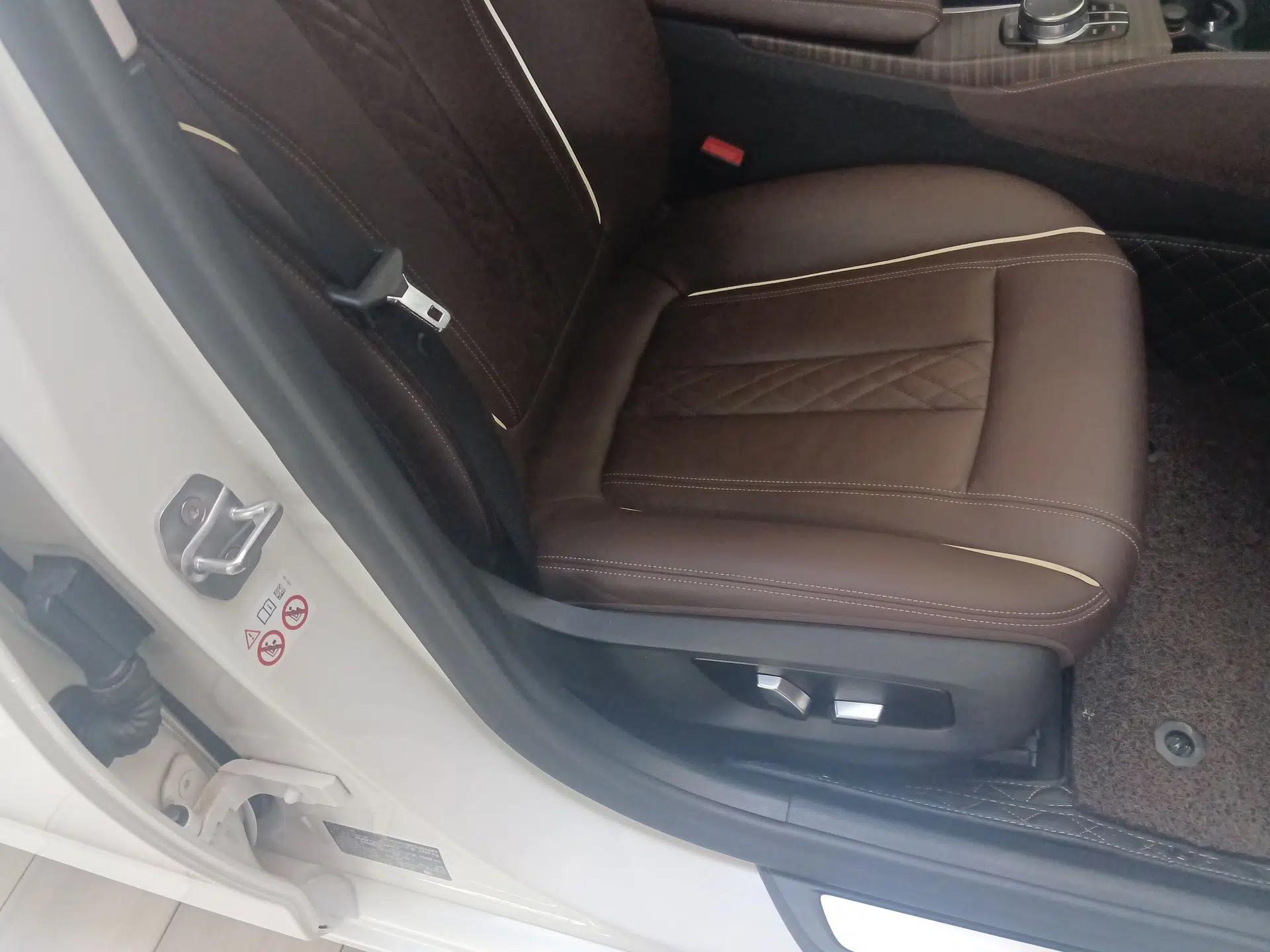 BMW 5 Series New Energy 2019 Updated Version 530Le Luxury Package — миниатюра 19
