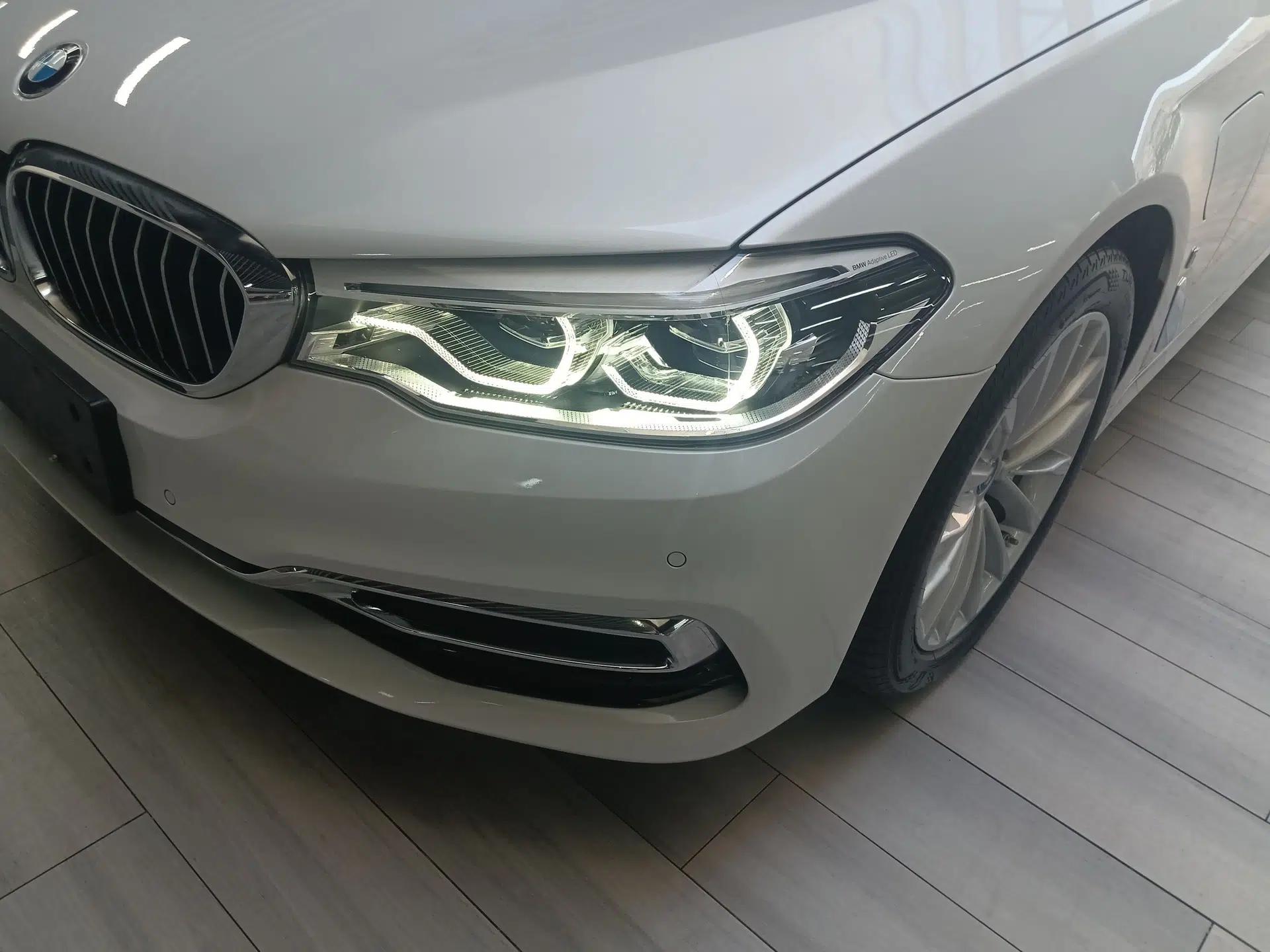 BMW 5 Series New Energy 2019 Updated Version 530Le Luxury Package — миниатюра 8