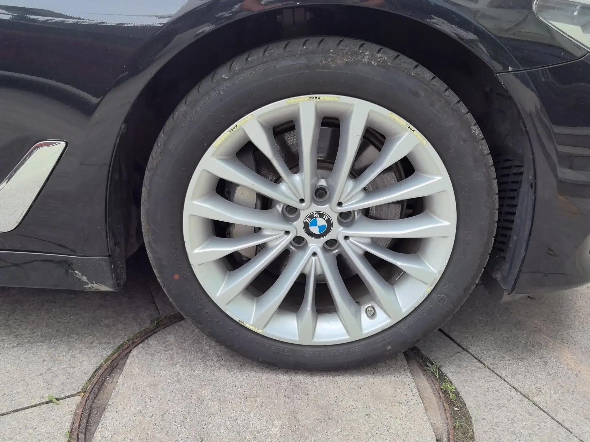 BMW 5 Series New Energy 2020 530Le Pioneer Edition — миниатюра 8