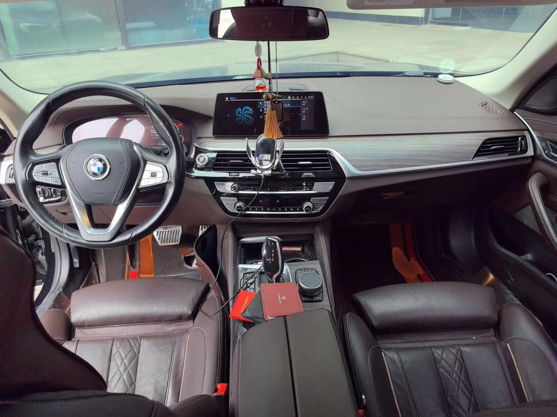 BMW 5 Series New Energy 2020 530Le Pioneer Edition — миниатюра 9