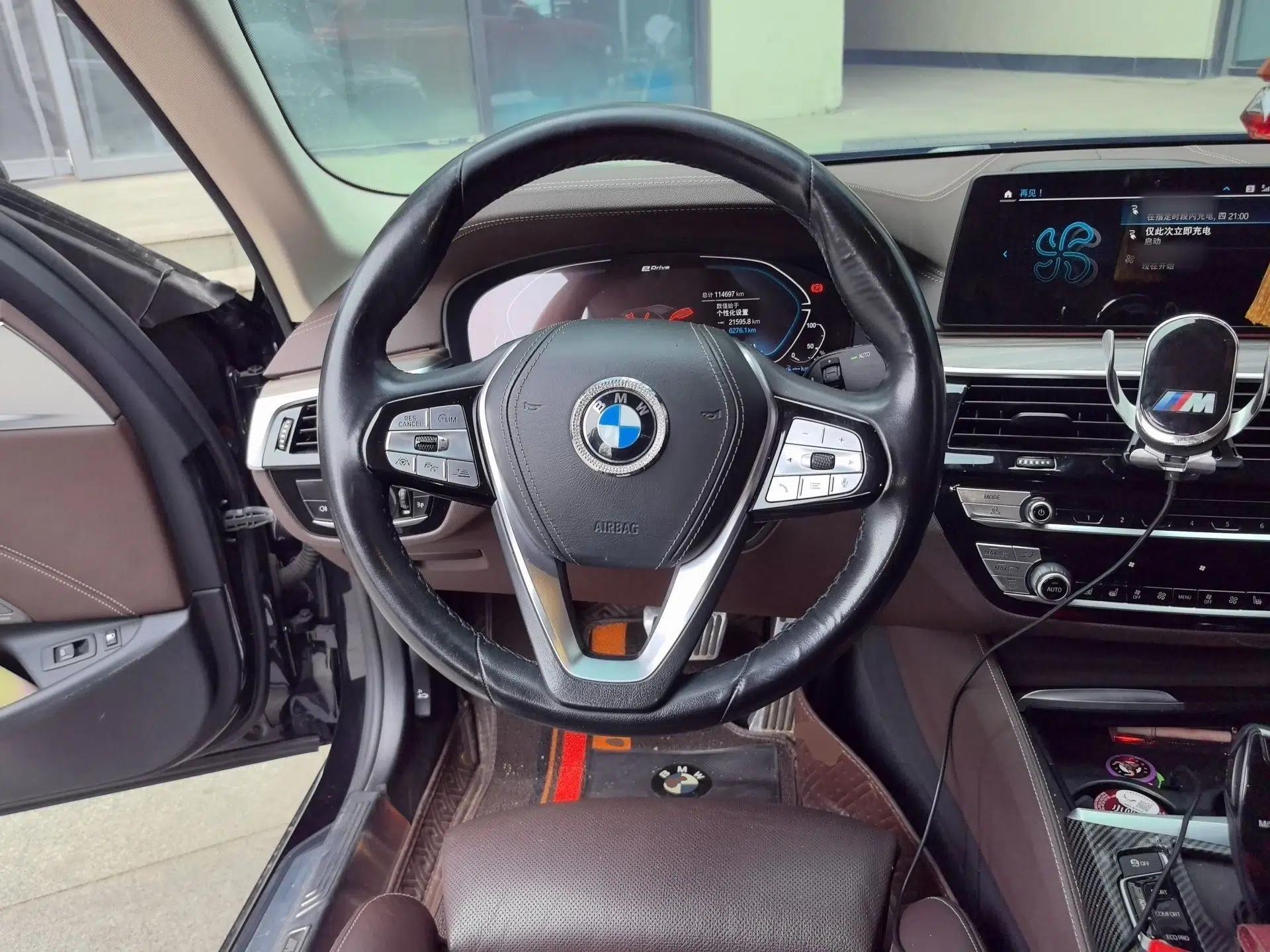 BMW 5 Series New Energy 2020 530Le Pioneer Edition — миниатюра 10