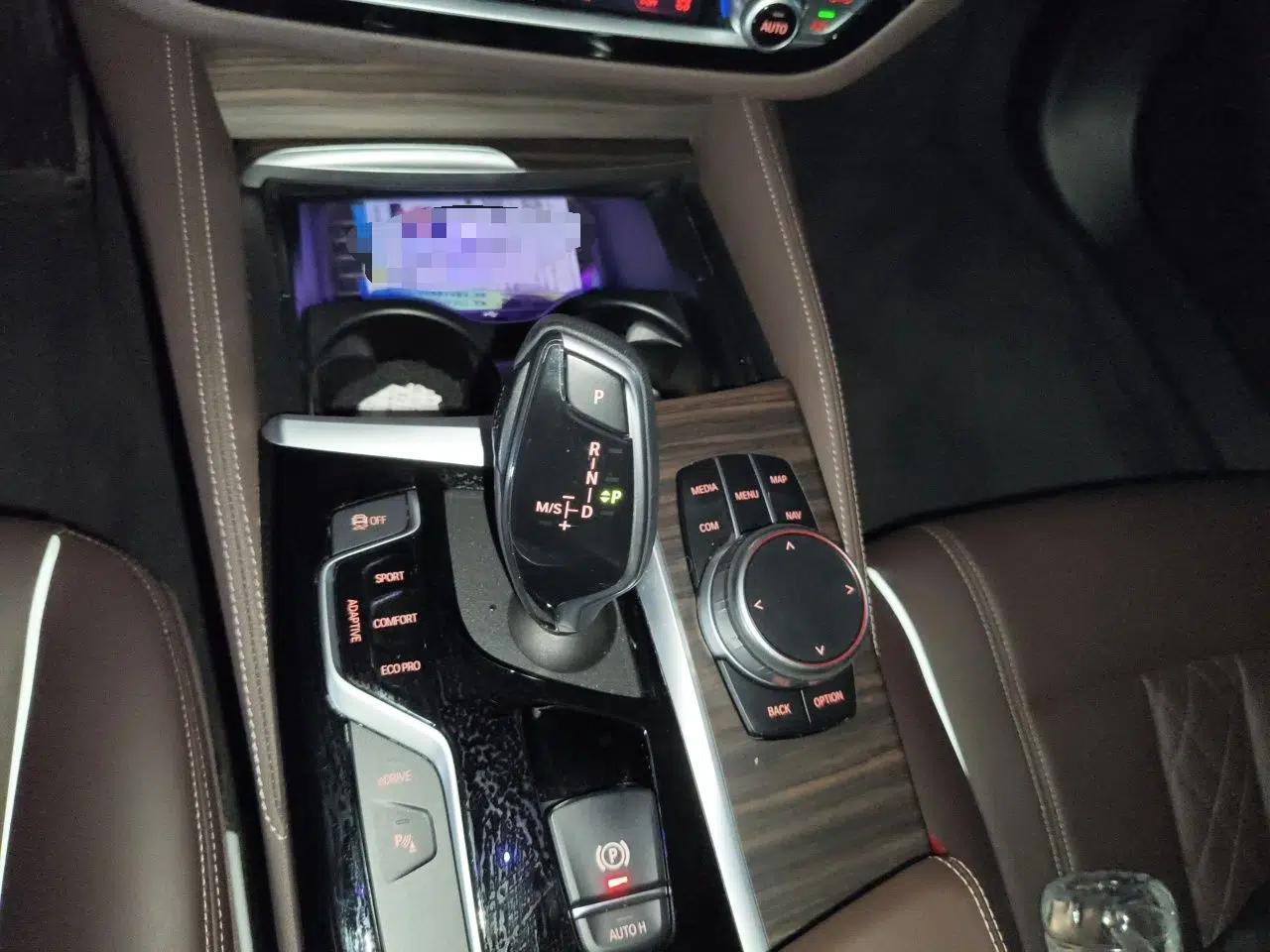 BMW 5 Series New Energy 2019 530Le Luxury Package — миниатюра 14