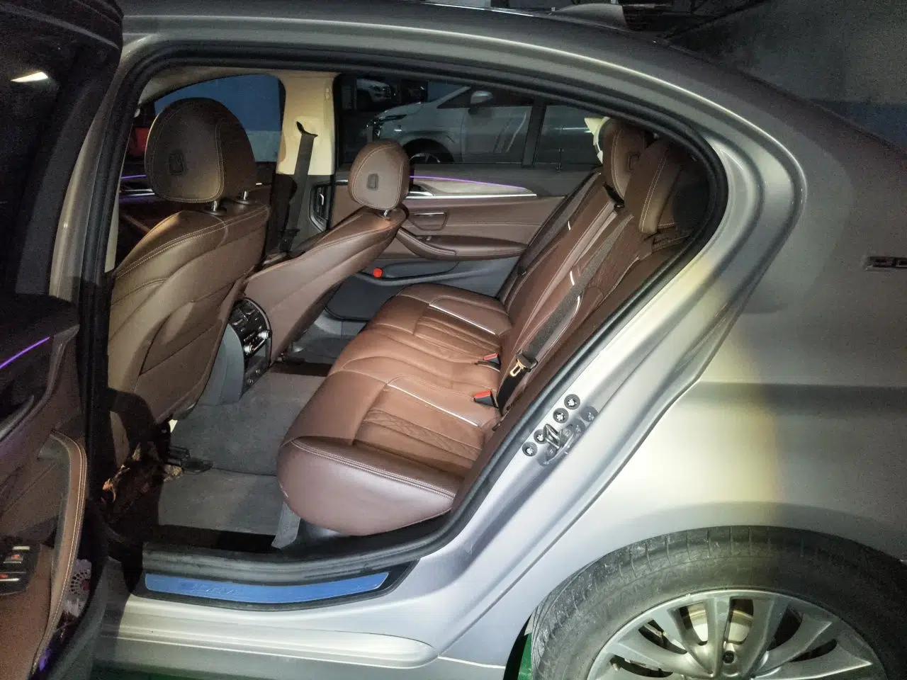 BMW 5 Series New Energy 2019 530Le Luxury Package — миниатюра 17
