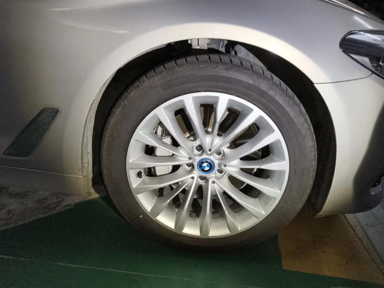BMW 5 Series New Energy 2019 530Le Luxury Package — миниатюра 8