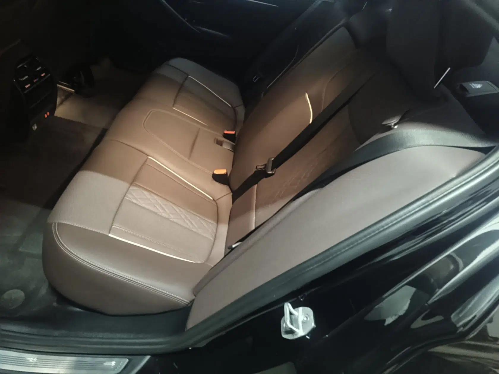 BMW 5 Series New Energy 2022 Restyled 535Le M Sport Package — миниатюра 25