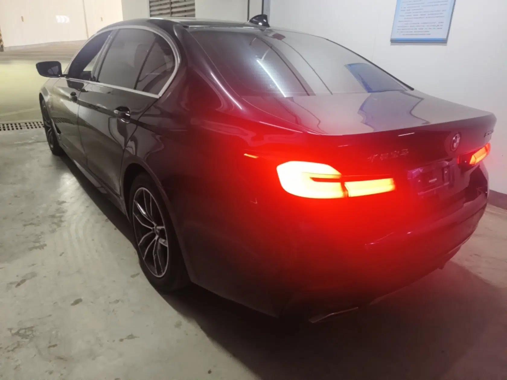 BMW 5 Series New Energy 2022 Restyled 535Le M Sport Package — миниатюра 4