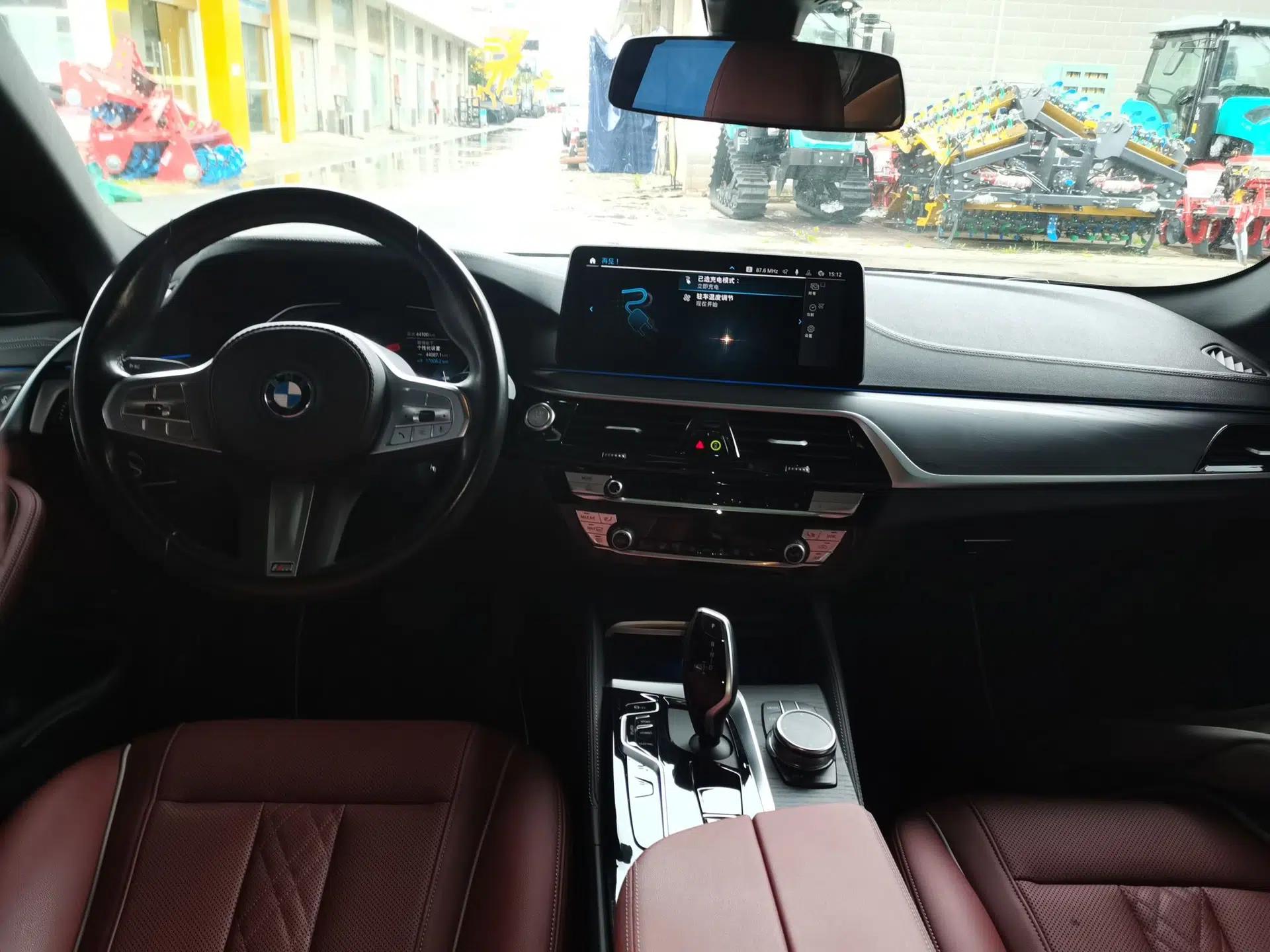 BMW 5 Series New Energy 2022 Second Facelift 535Le M Sport Package — миниатюра 9