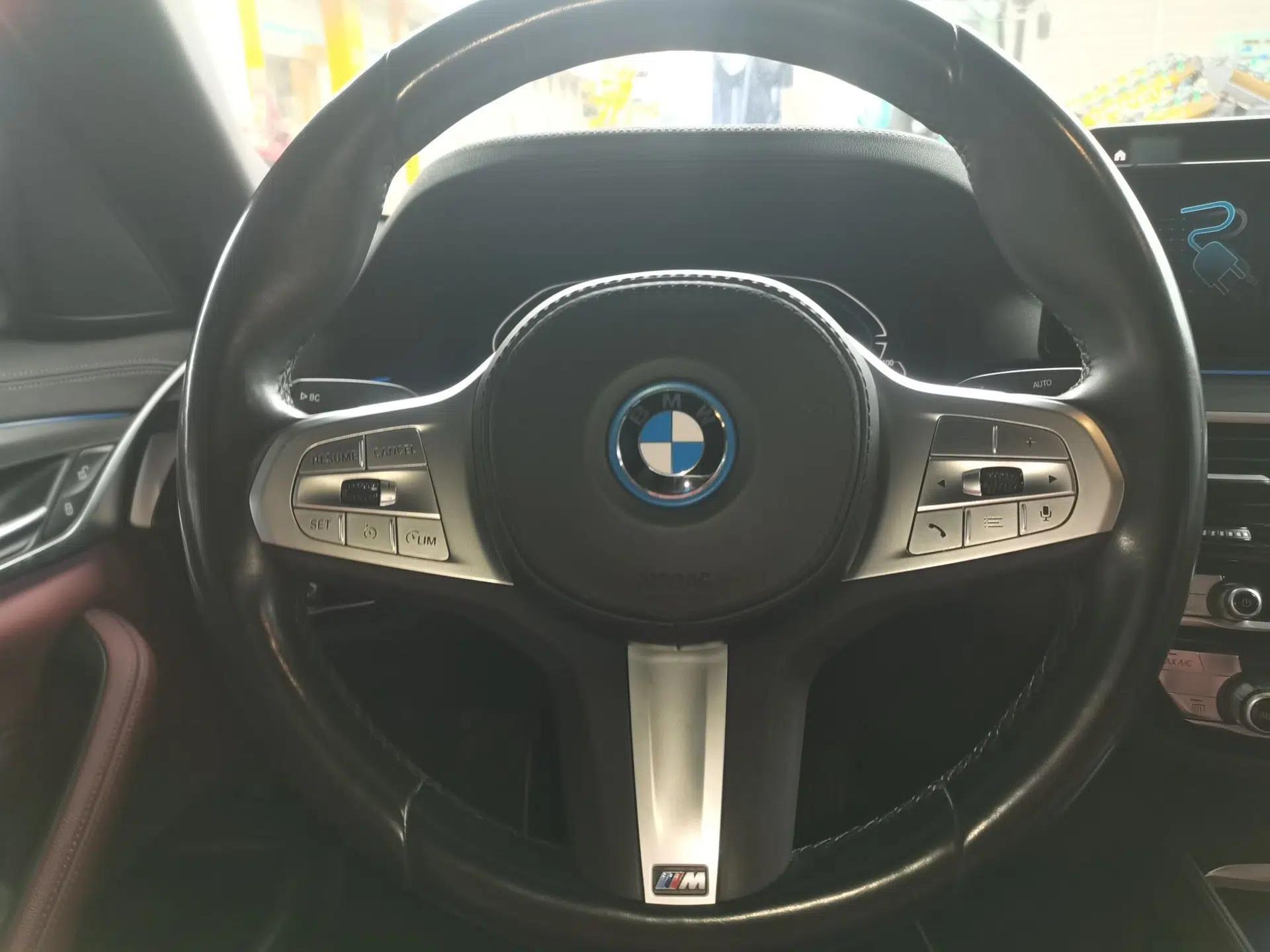BMW 5 Series New Energy 2022 Second Facelift 535Le M Sport Package — миниатюра 10