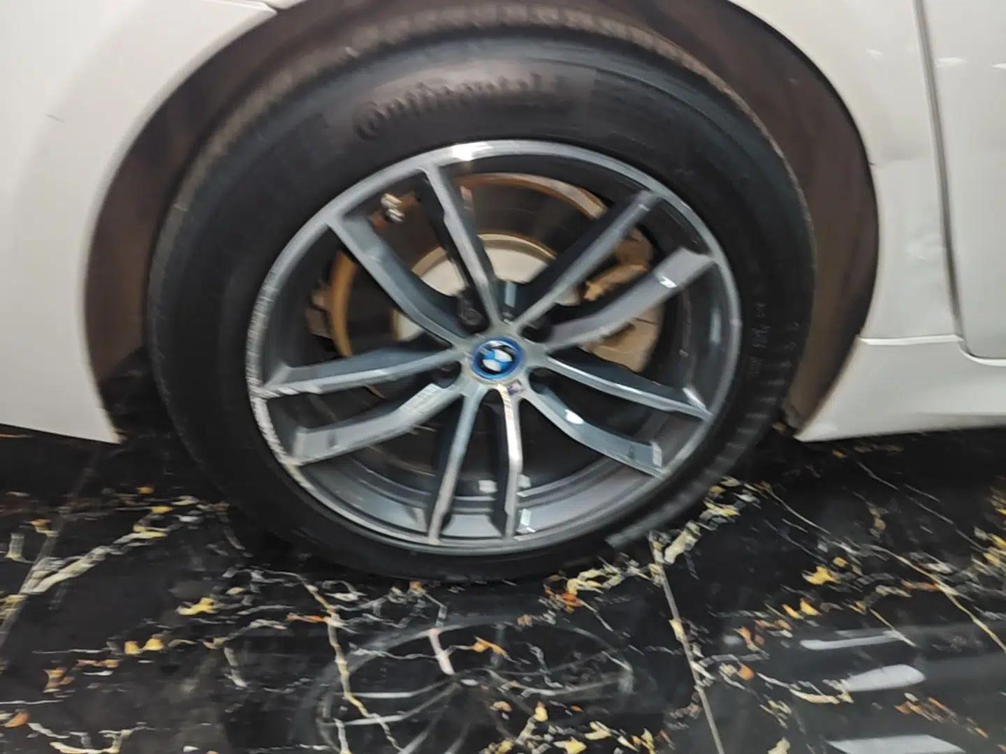 BMW 5 Series New Energy 2022 Restyled 535Le M Sport Package — миниатюра 11