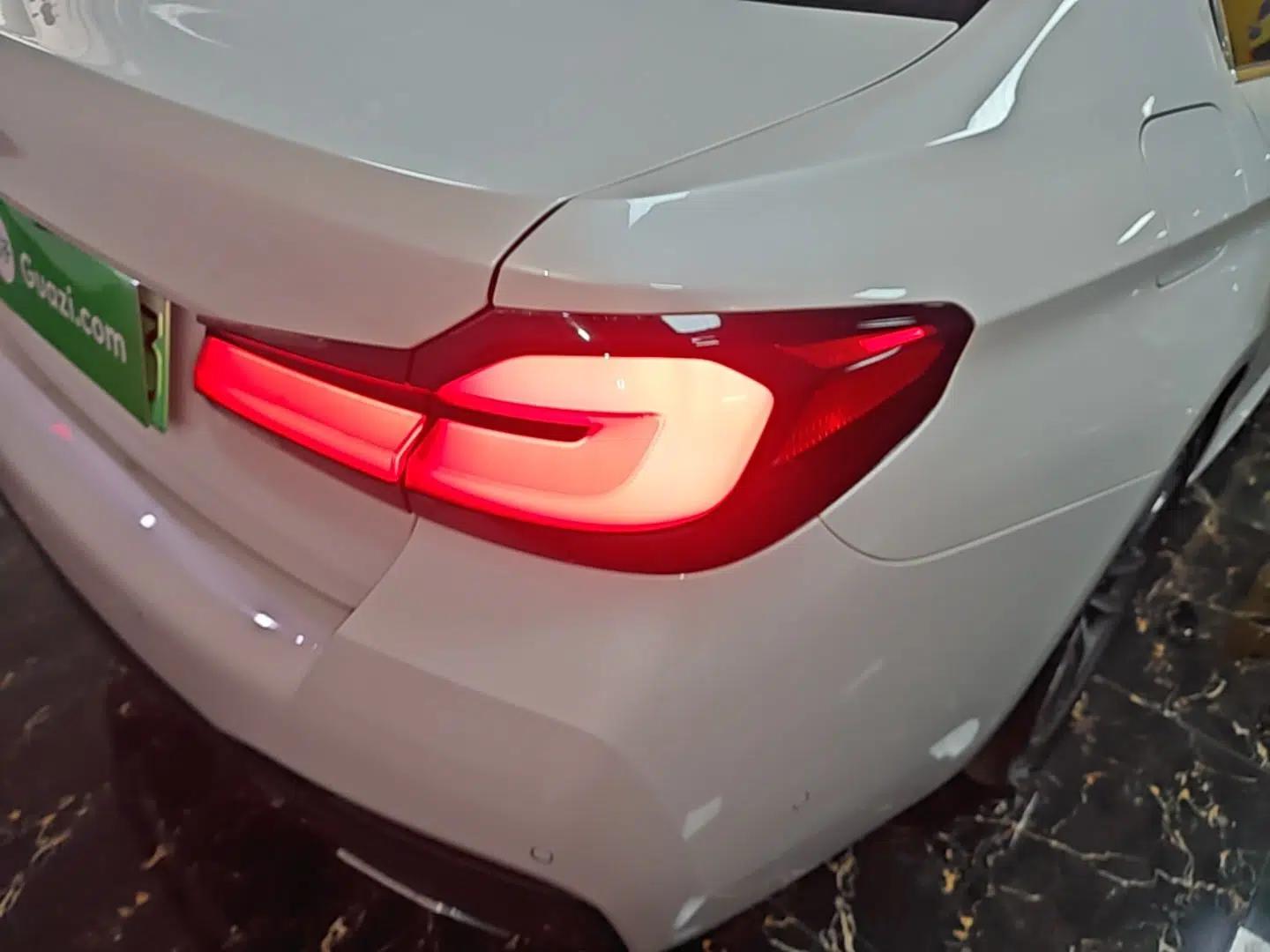 BMW 5 Series New Energy 2022 Restyled 535Le M Sport Package — миниатюра 12