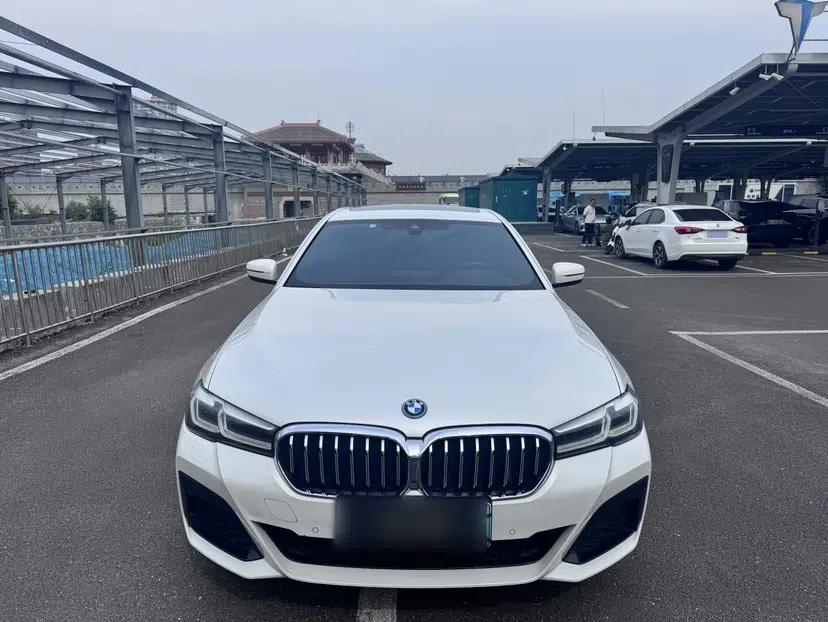 BMW 5 Series New Energy 2022 Restyled 535Le M Sport Package — миниатюра 15