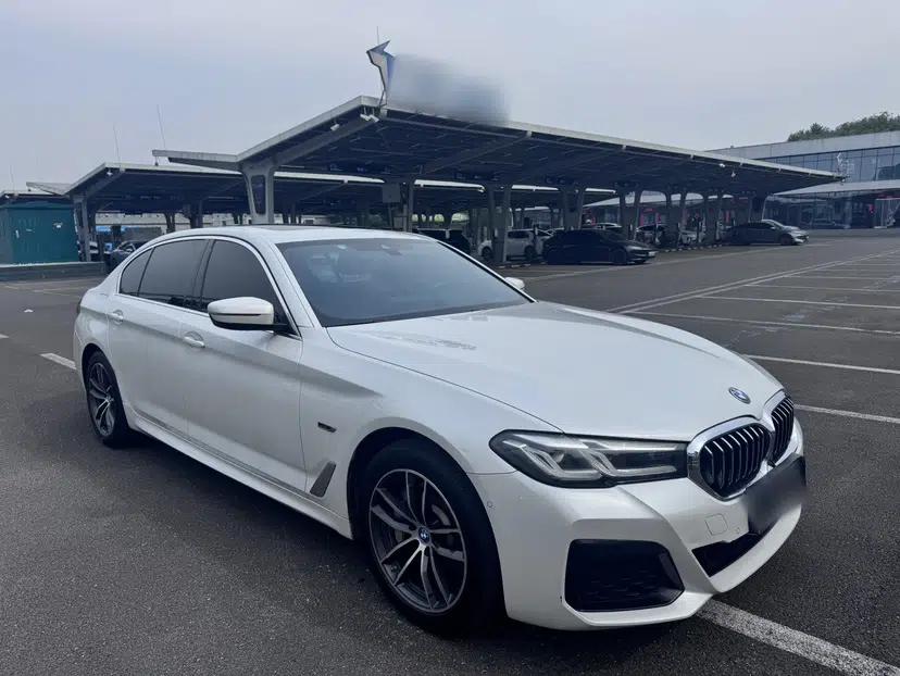 BMW 5 Series New Energy 2022 Restyled 535Le M Sport Package — миниатюра 16