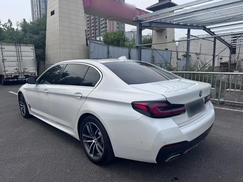 BMW 5 Series New Energy 2022 Restyled 535Le M Sport Package — миниатюра 19