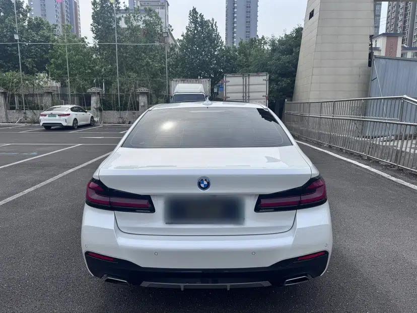 BMW 5 Series New Energy 2022 Restyled 535Le M Sport Package — миниатюра 20