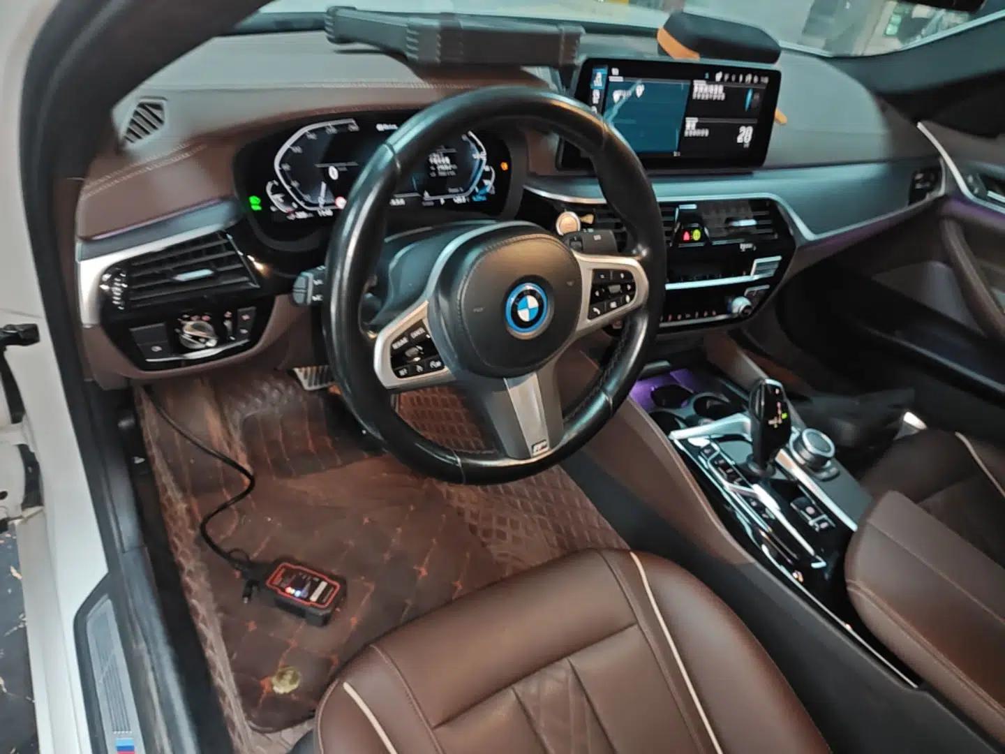 BMW 5 Series New Energy 2022 Restyled 535Le M Sport Package — миниатюра 21
