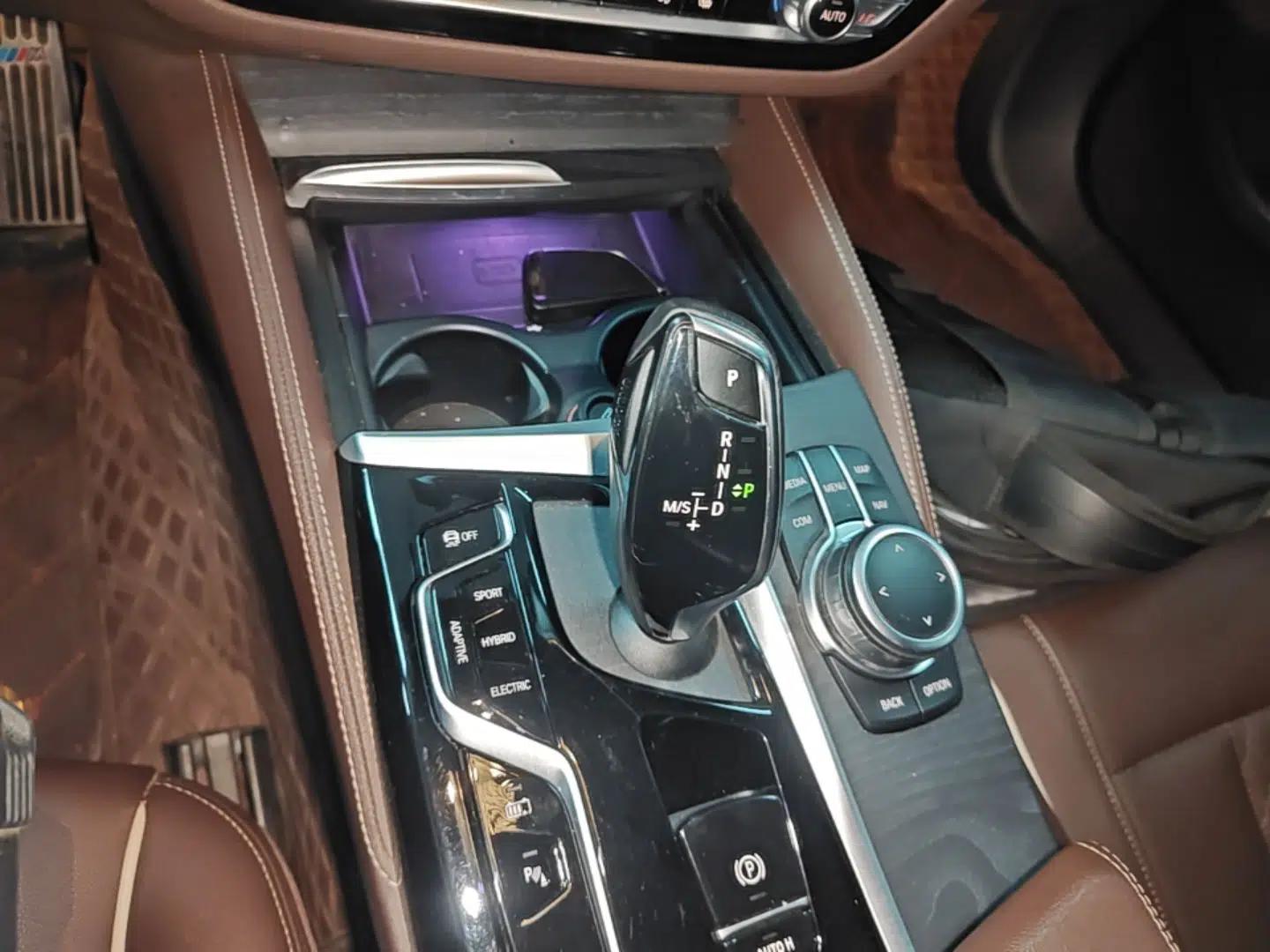 BMW 5 Series New Energy 2022 Restyled 535Le M Sport Package — миниатюра 25