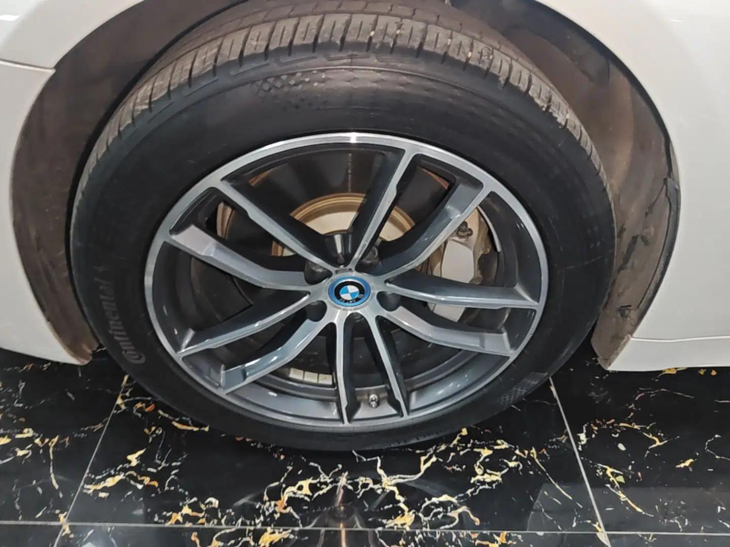 BMW 5 Series New Energy 2022 Restyled 535Le M Sport Package — миниатюра 10