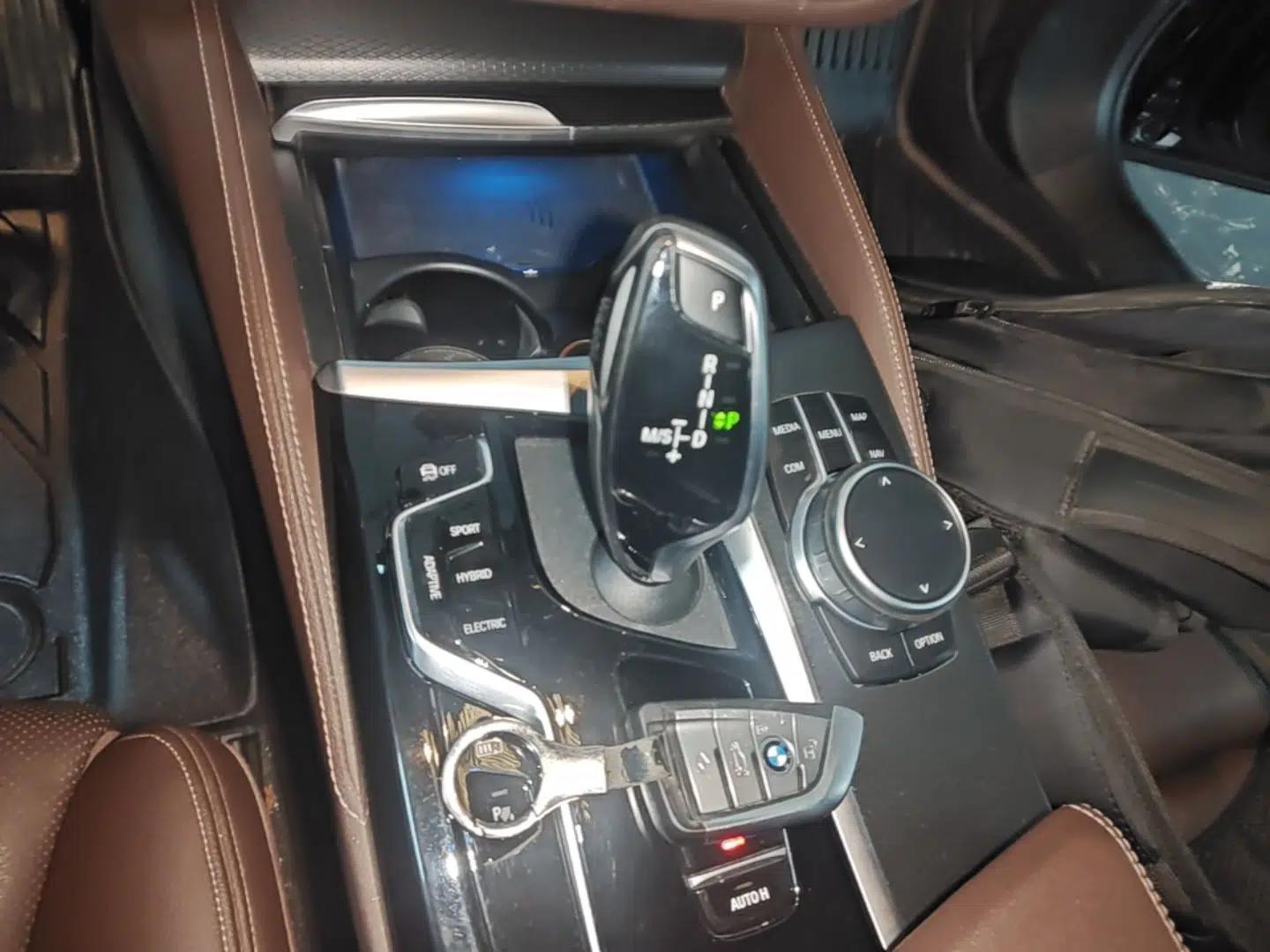 BMW 5 Series New Energy 2022 Second Facelift 535Le Pioneer Edition M Sport Package — миниатюра 24