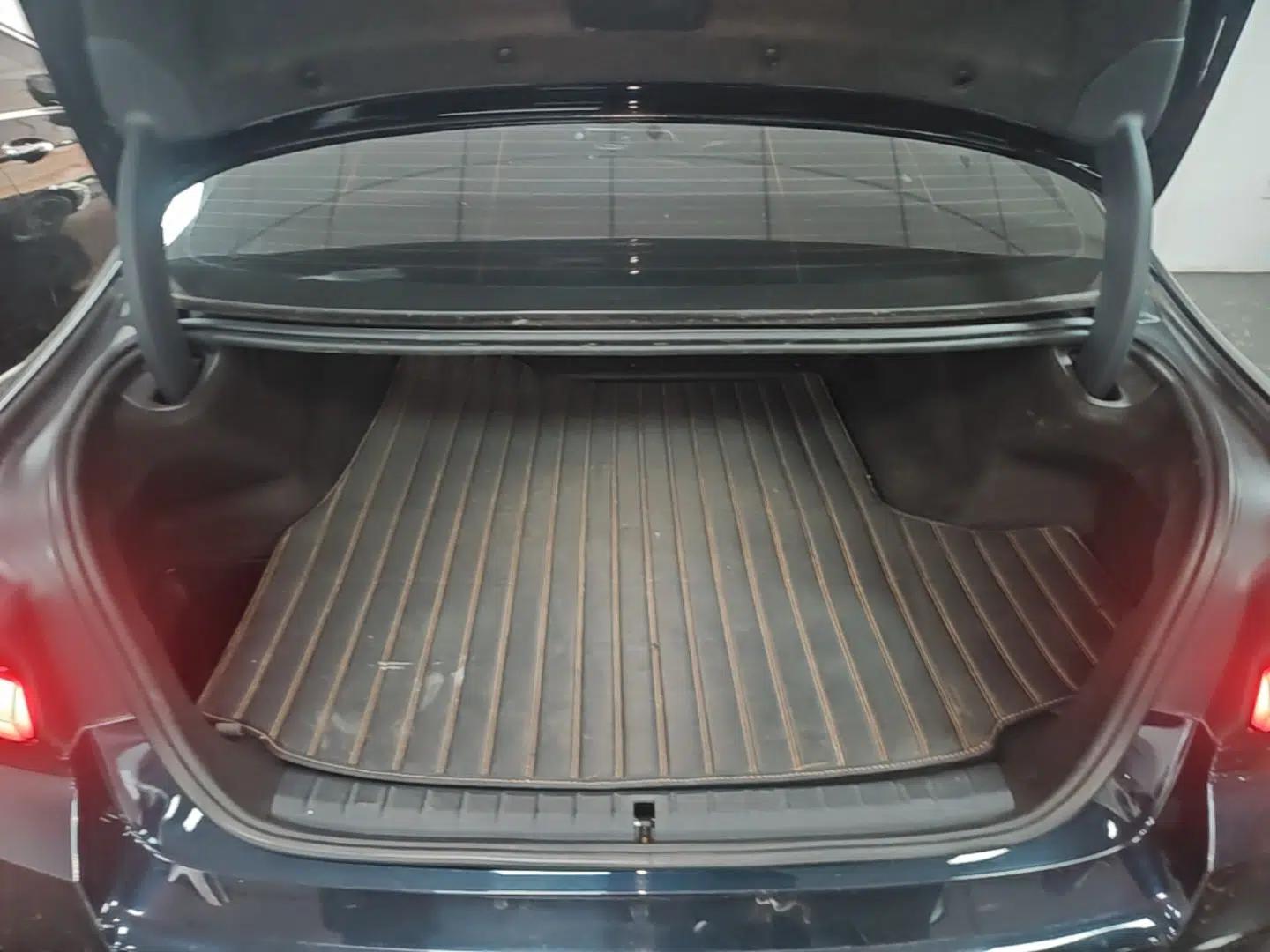 BMW 5 Series New Energy 2022 Second Facelift 535Le Pioneer Edition M Sport Package — миниатюра 30