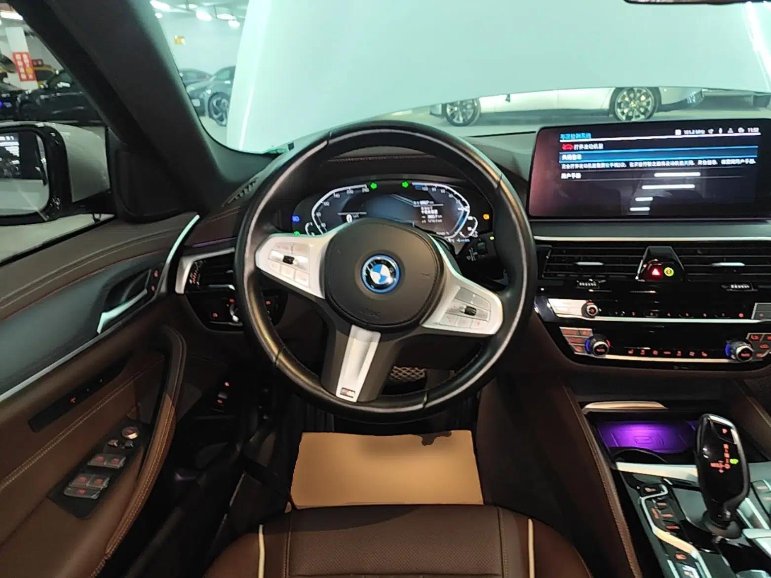 BMW 5 Series New Energy 2022 Second Facelift 535Le M Sport Package — миниатюра 18