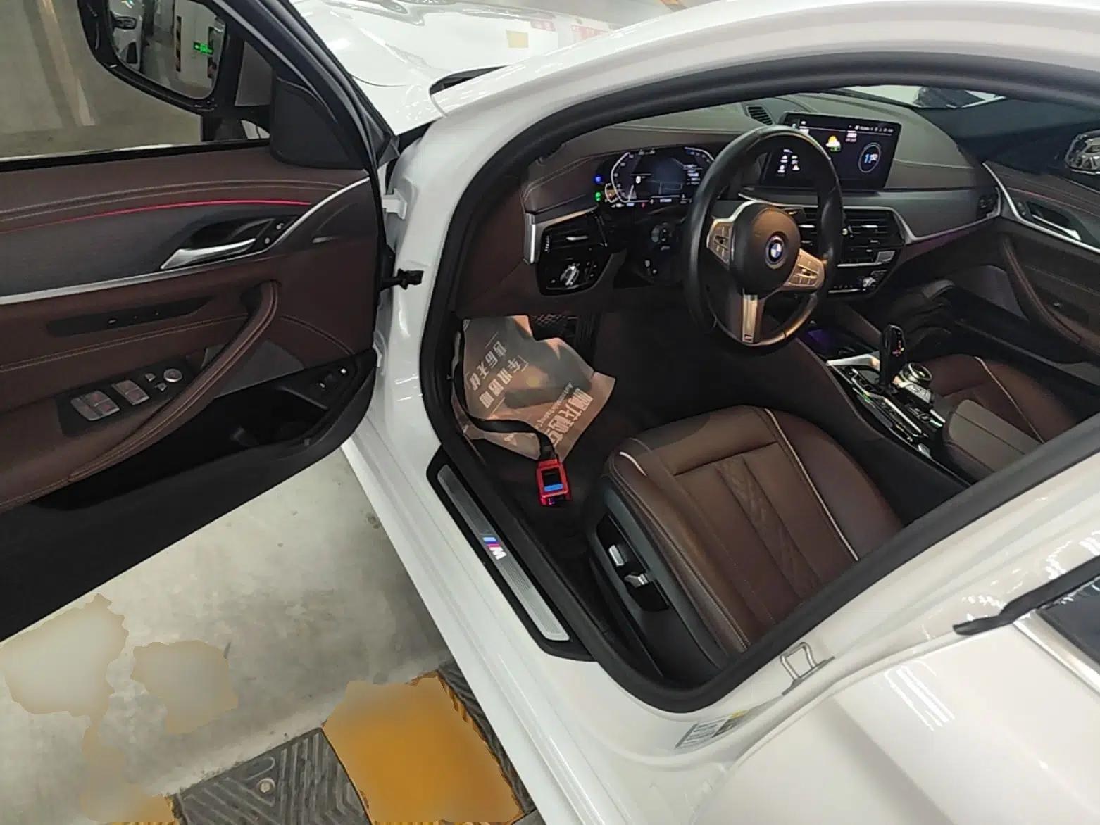 BMW 5 Series New Energy 2022 Second Facelift 535Le M Sport Package — миниатюра 23