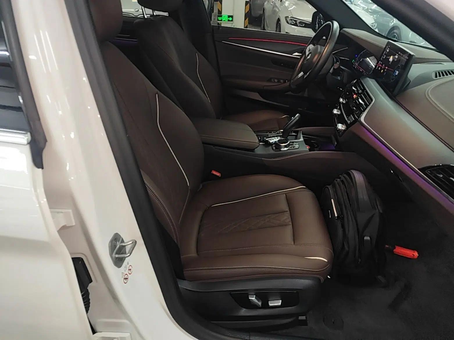 BMW 5 Series New Energy 2022 Second Facelift 535Le M Sport Package — миниатюра 24