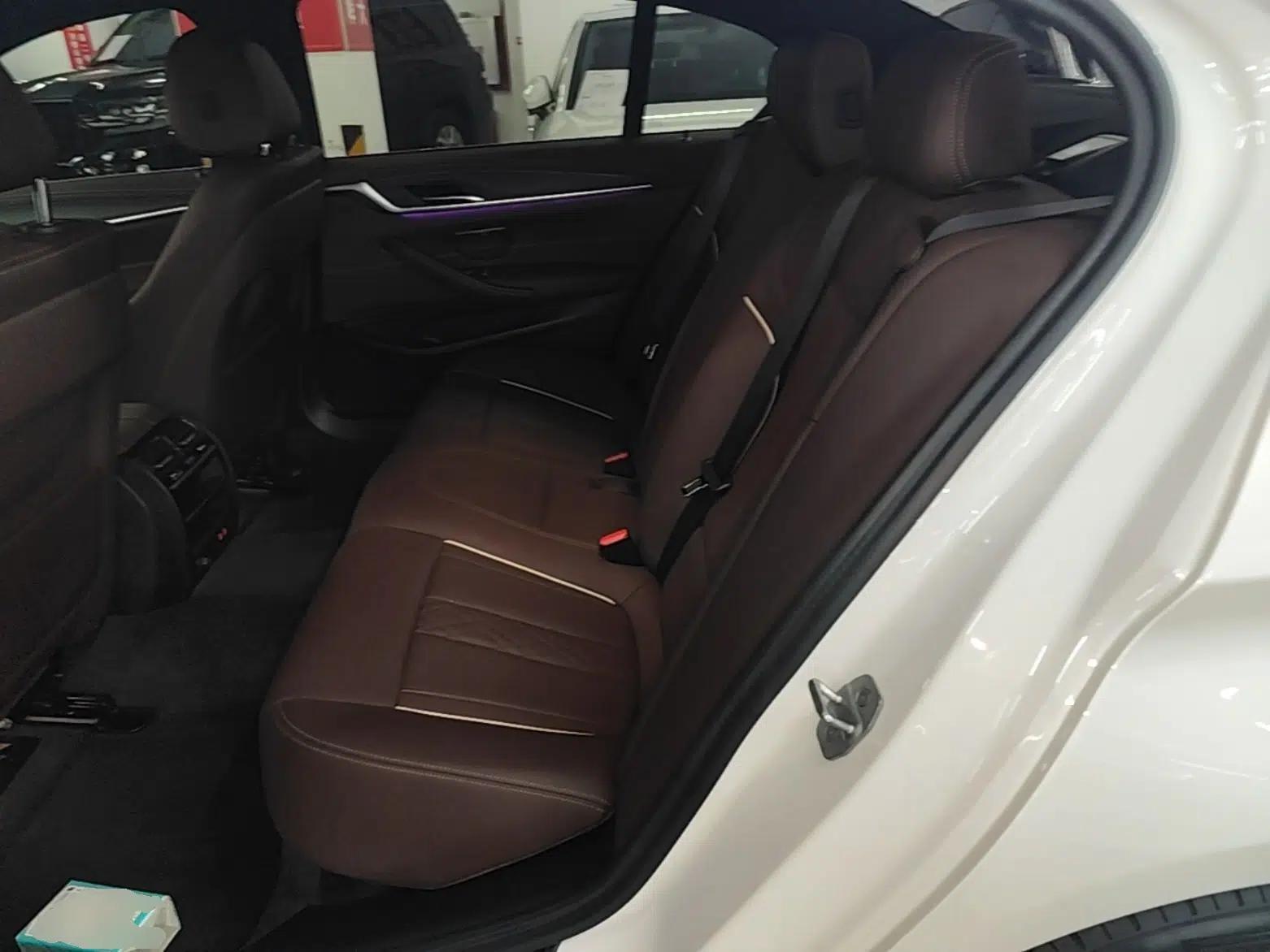 BMW 5 Series New Energy 2022 Second Facelift 535Le M Sport Package — миниатюра 25