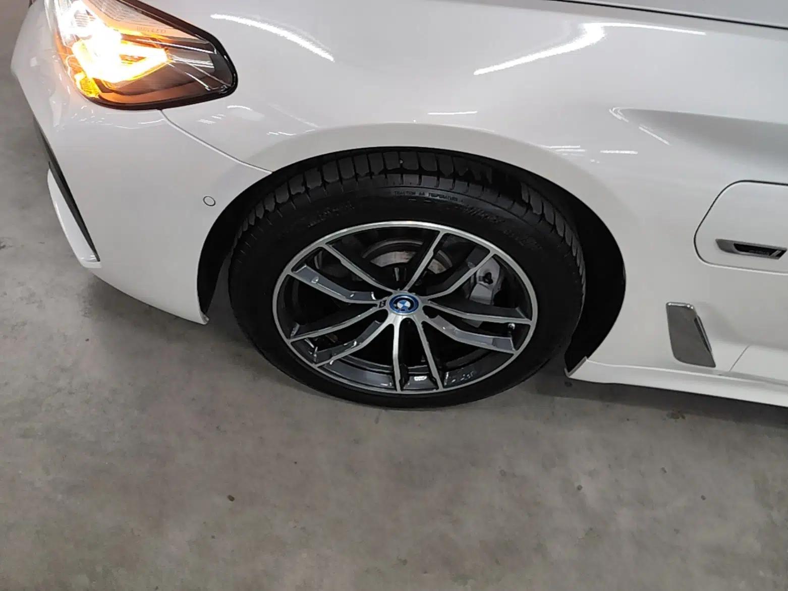 BMW 5 Series New Energy 2022 Second Facelift 535Le M Sport Package — миниатюра 10