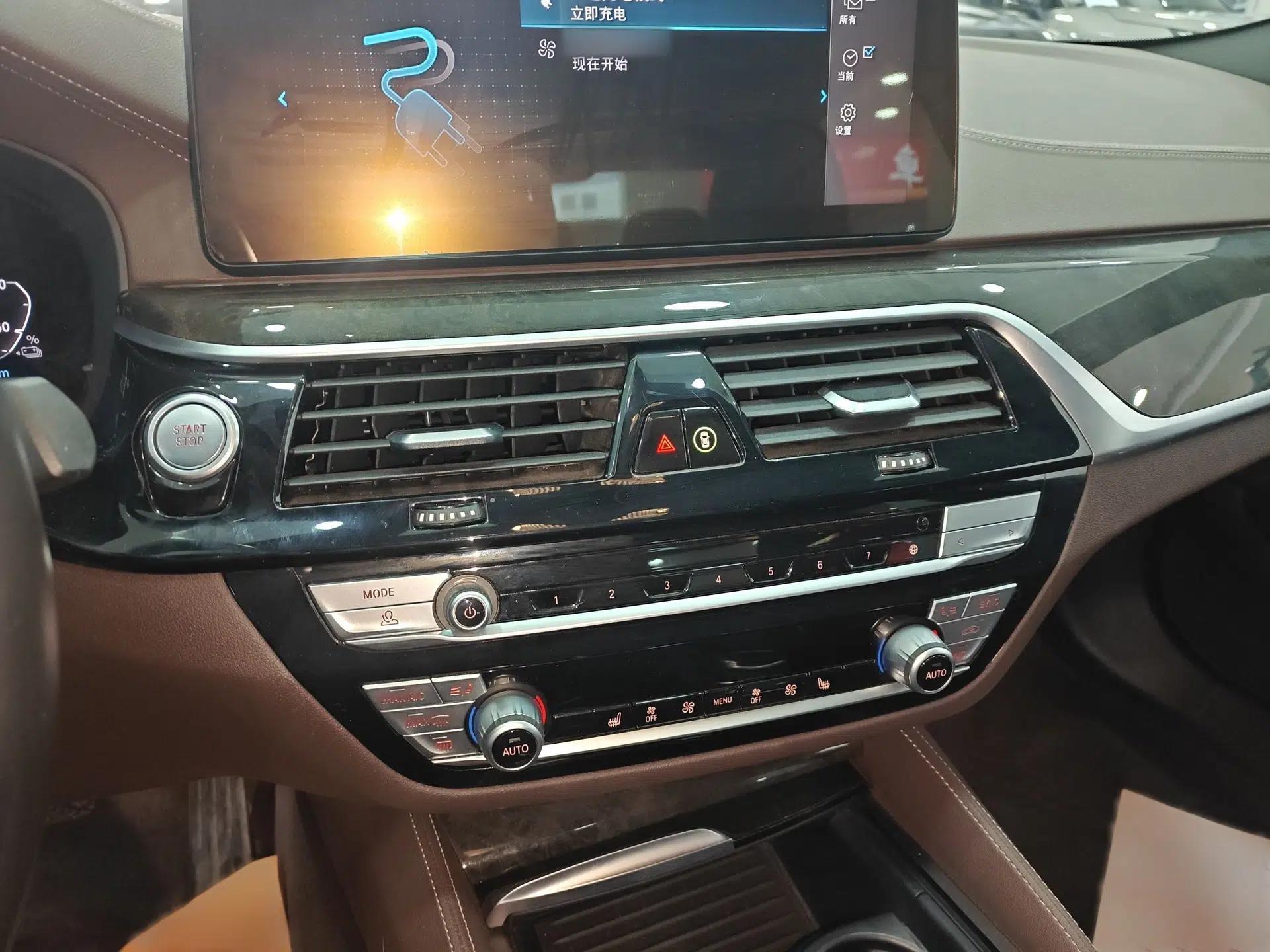 BMW 5 Series New Energy 2021 Restyled 535Le M Sport Package — миниатюра 11