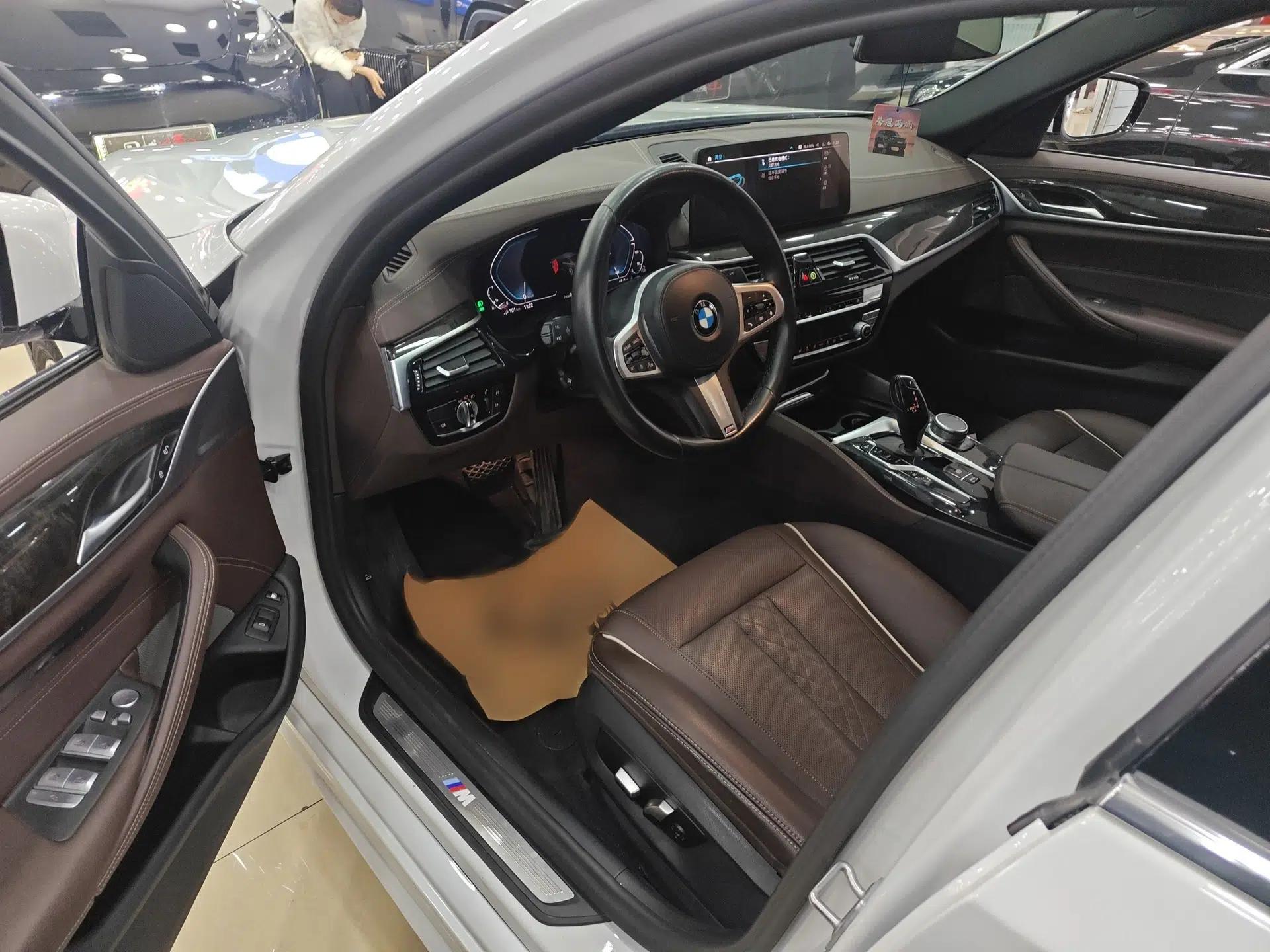 BMW 5 Series New Energy 2021 Restyled 535Le M Sport Package — миниатюра 14