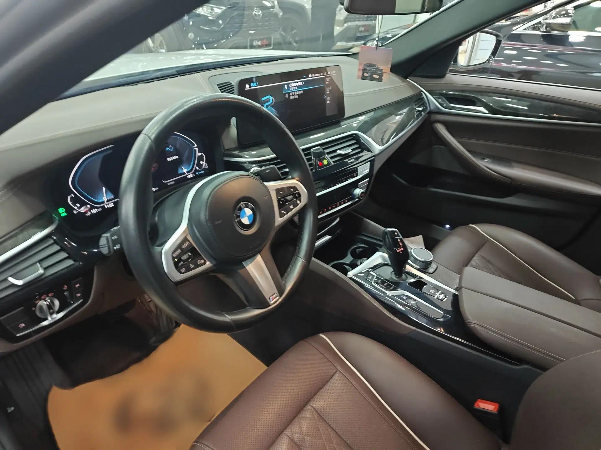 BMW 5 Series New Energy 2021 Restyled 535Le M Sport Package — миниатюра 15