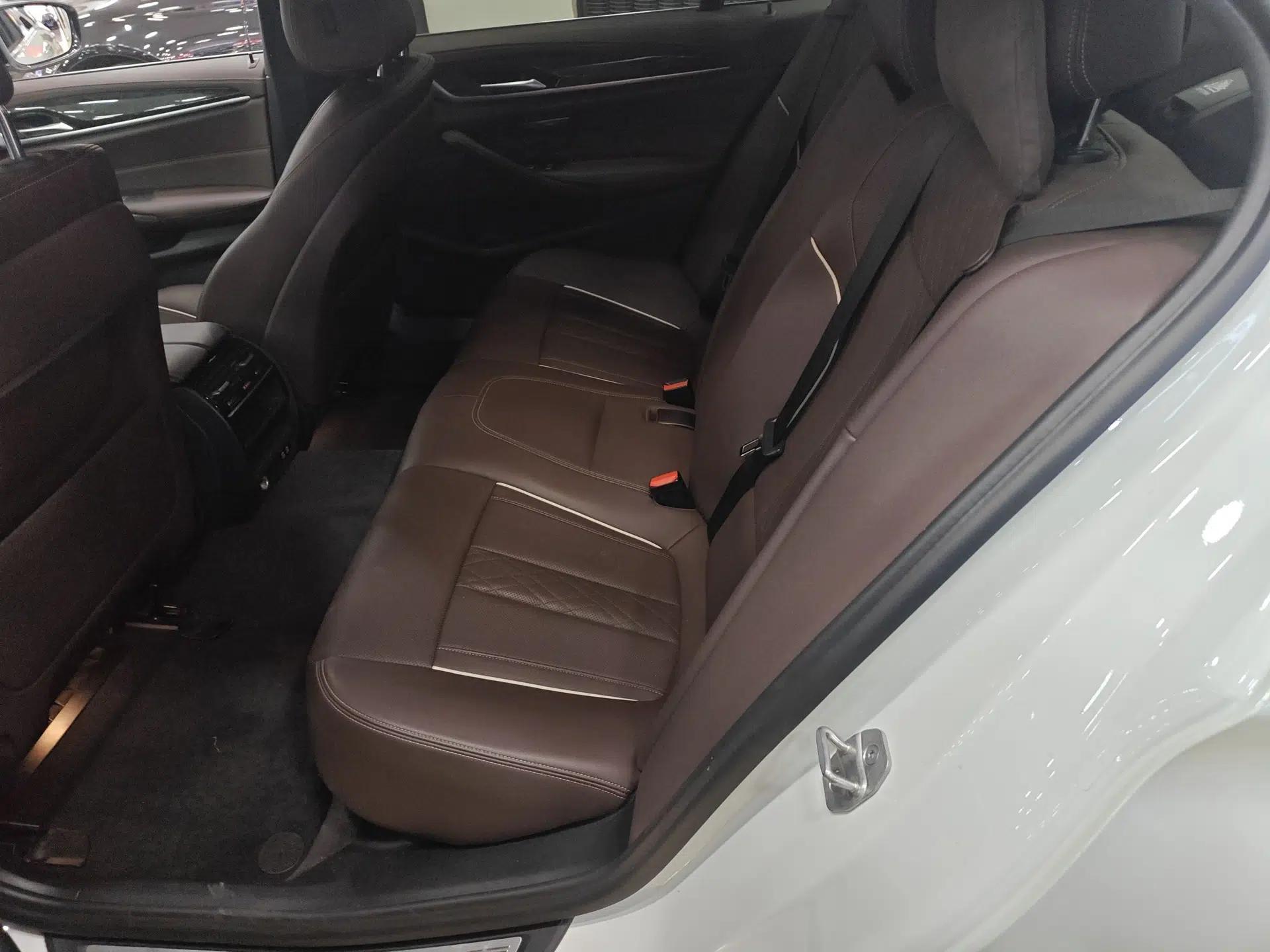 BMW 5 Series New Energy 2021 Restyled 535Le M Sport Package — миниатюра 16
