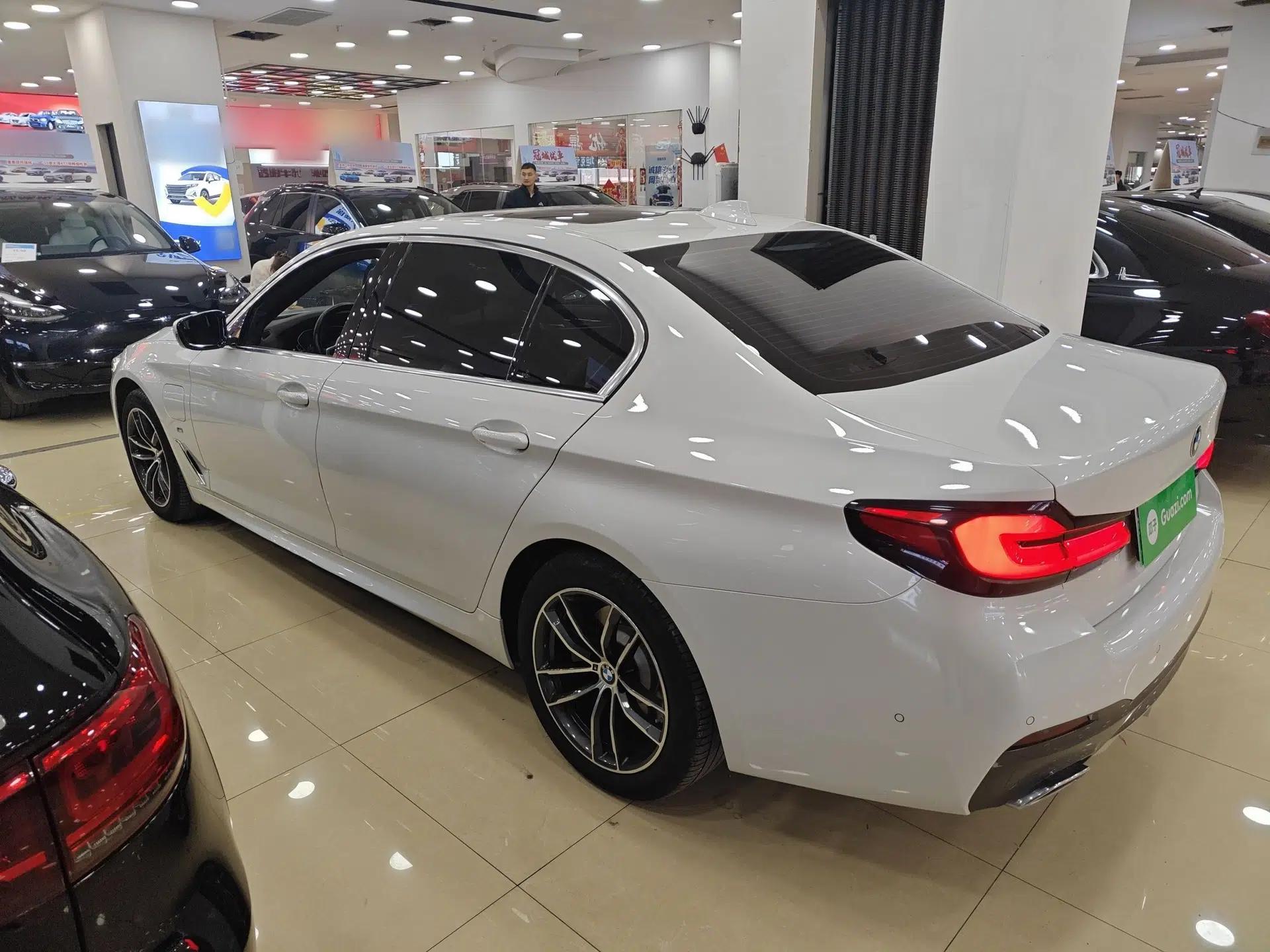 BMW 5 Series New Energy 2021 Restyled 535Le M Sport Package — миниатюра 7