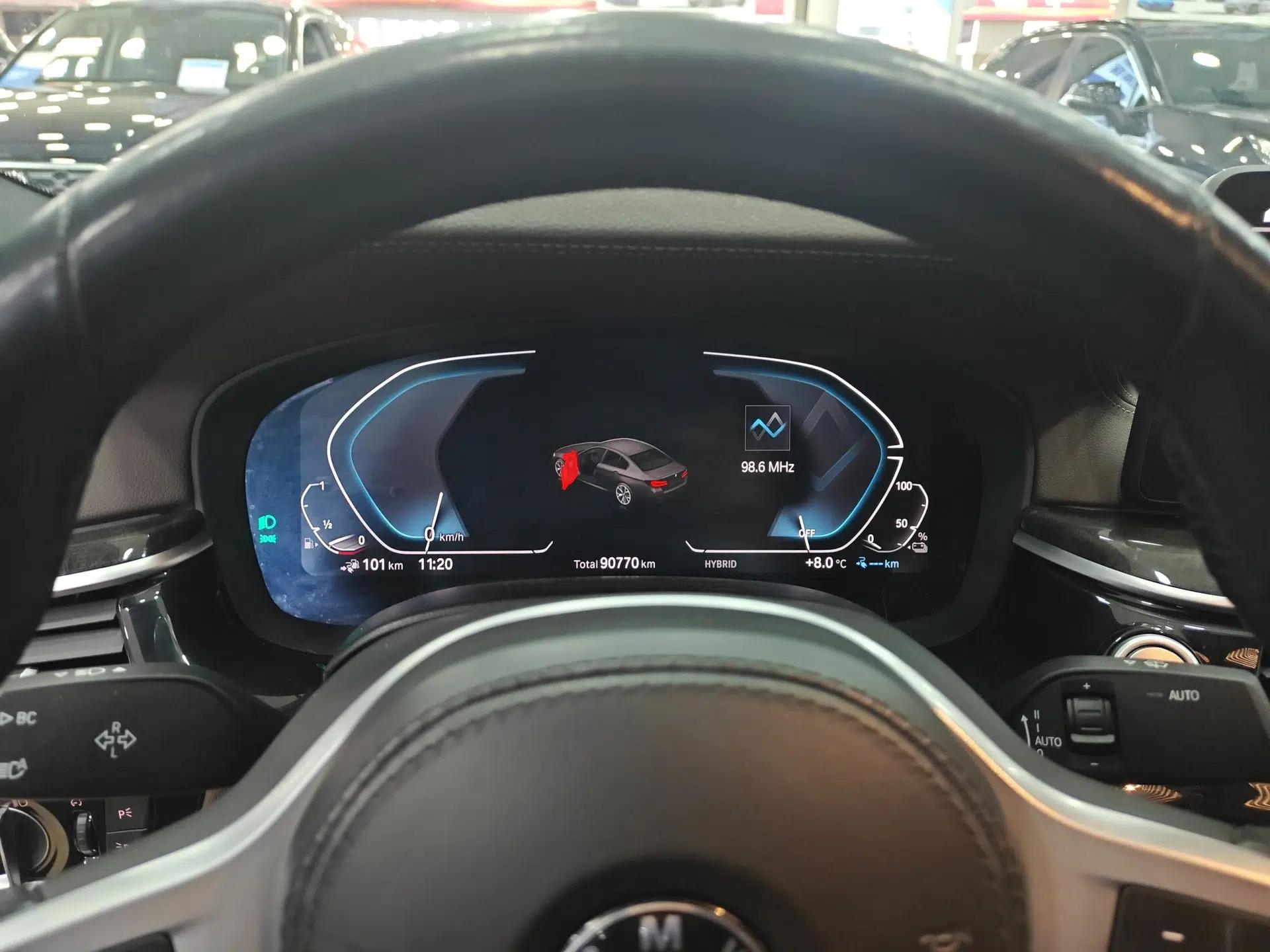 BMW 5 Series New Energy 2021 Restyled 535Le M Sport Package — миниатюра 9