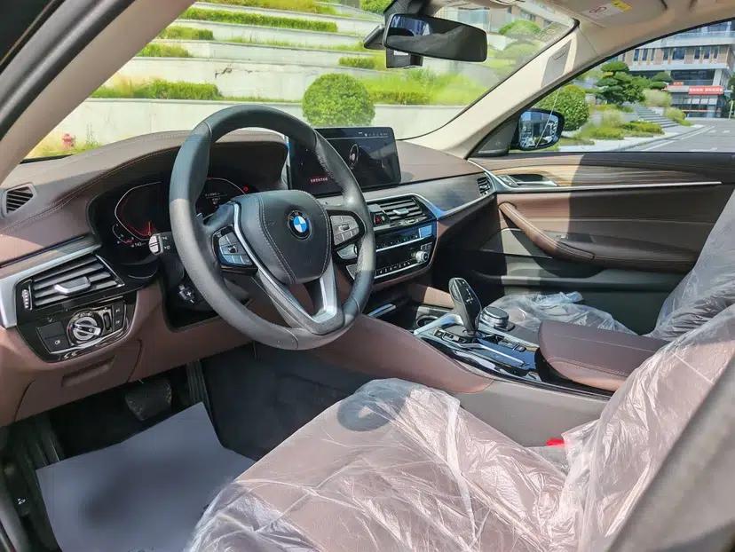 BMW 5 Series 2022 Updated 530Li Leading Edition Luxury Package — миниатюра 10