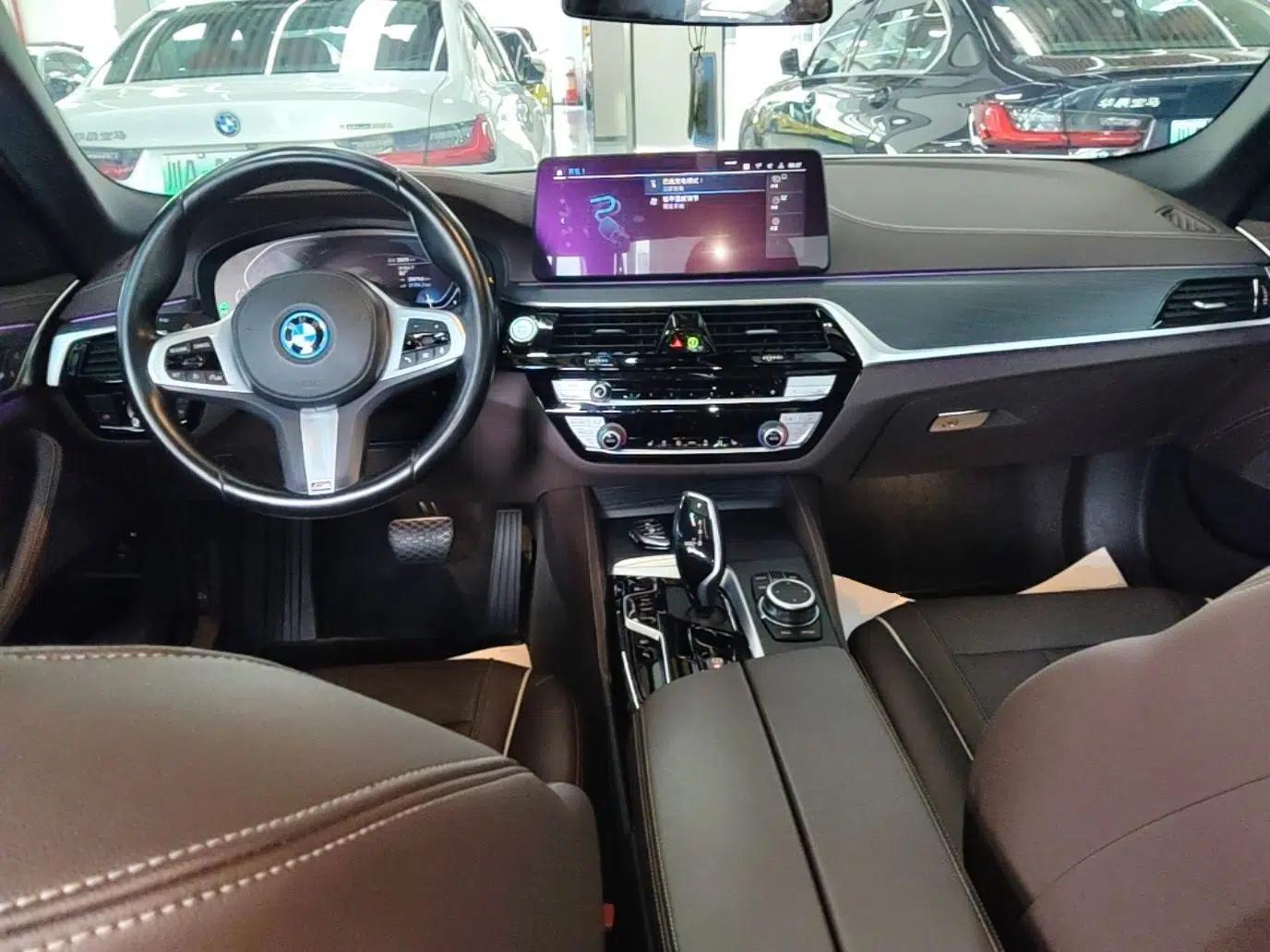 BMW 5 Series New Energy 2022 Restyled 535Le M Sport Package — миниатюра 12