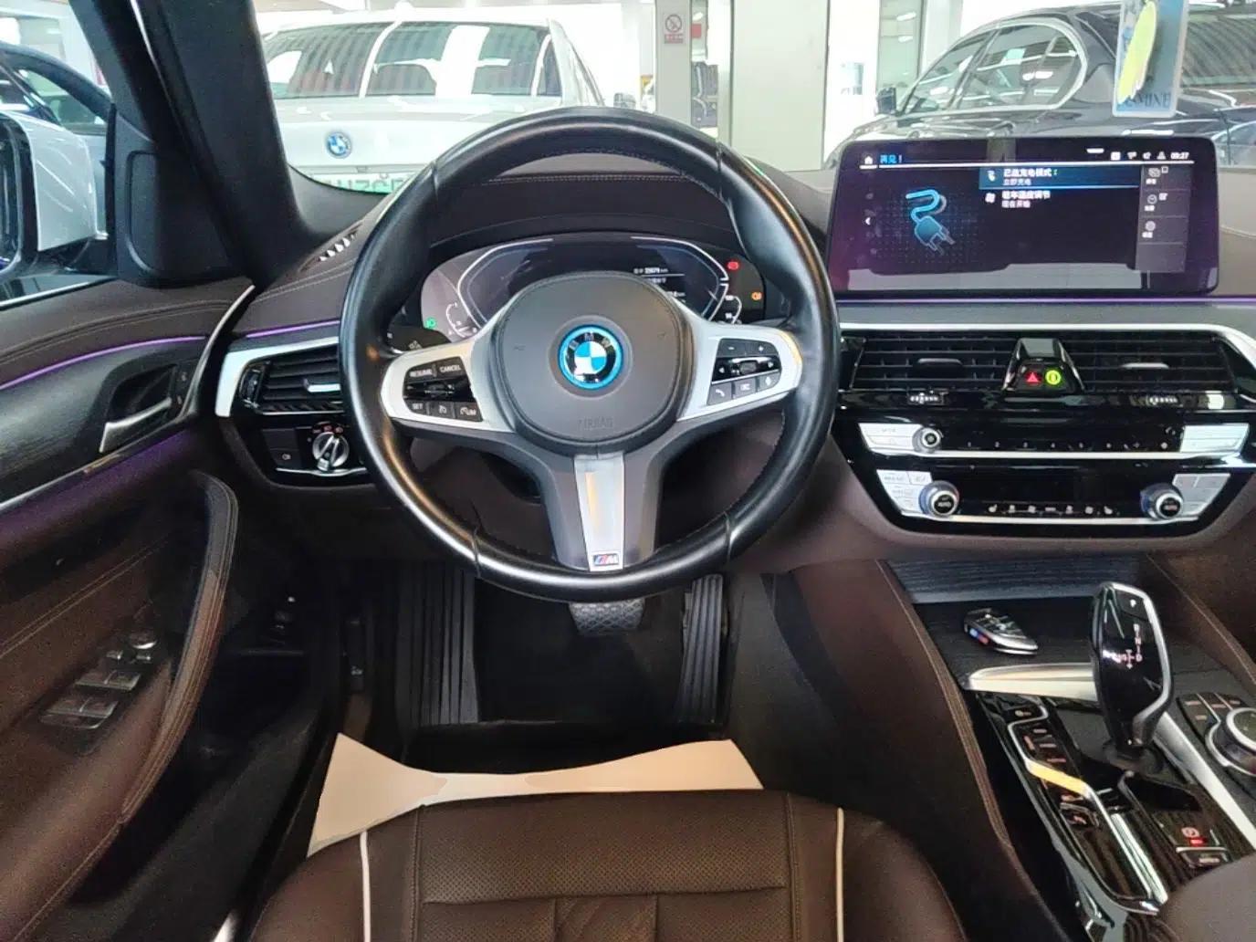 BMW 5 Series New Energy 2022 Restyled 535Le M Sport Package — миниатюра 13
